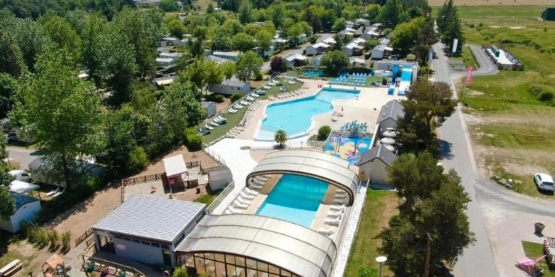 Lieu convivial pour un séminaire d'entreprise à Mobil Home tout confort idéal pour 4 personnes dans le Domaine de Dugny CAMPING 4 ETOILES, Proche de Blois, du Zoo de beauval et des Châteaux de la Loire - Onzain - En savoir plus 