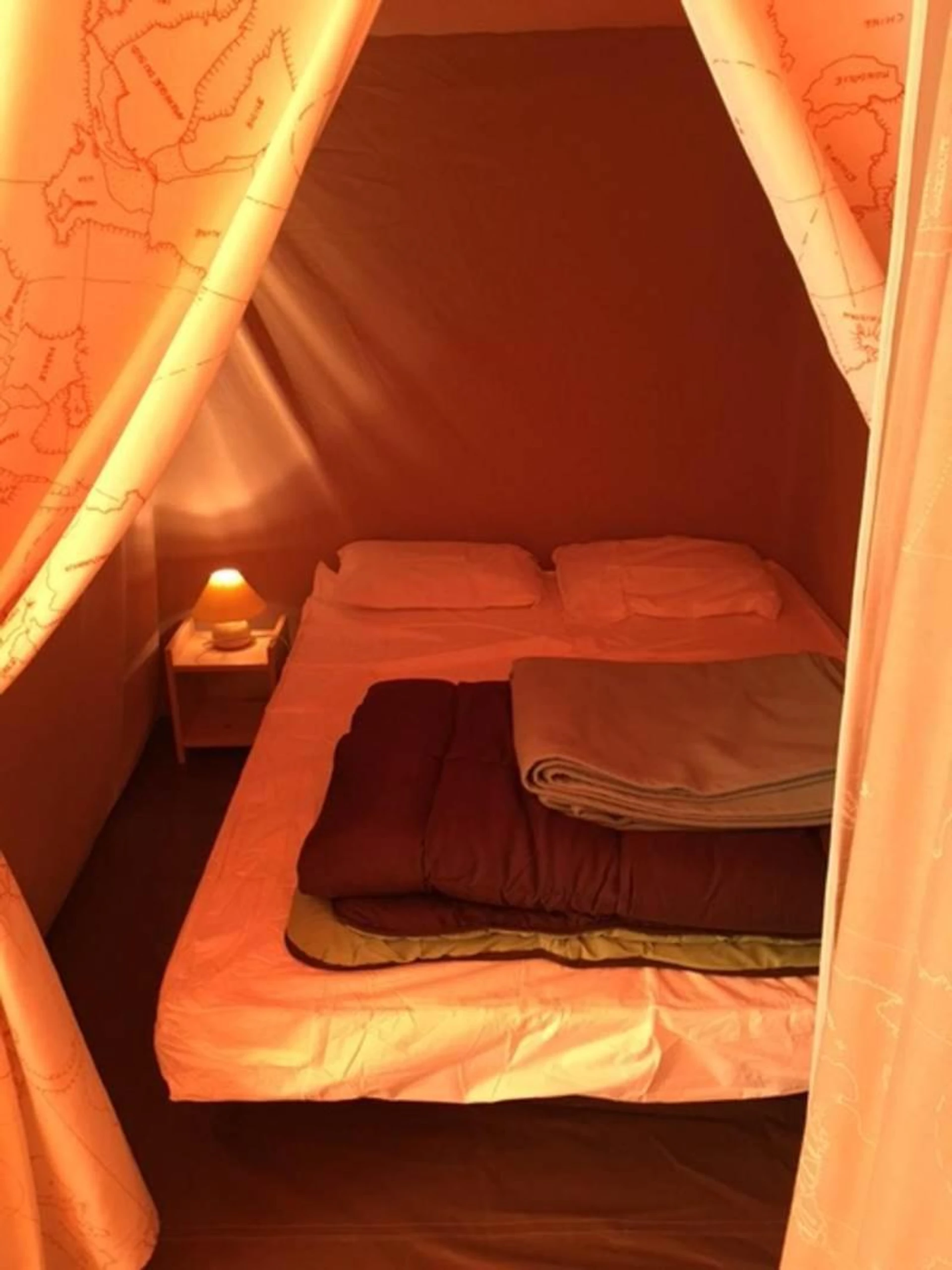 Chambre disponible pour un séminaire d'entreprise à Camping Le Douzou - Bouzic
