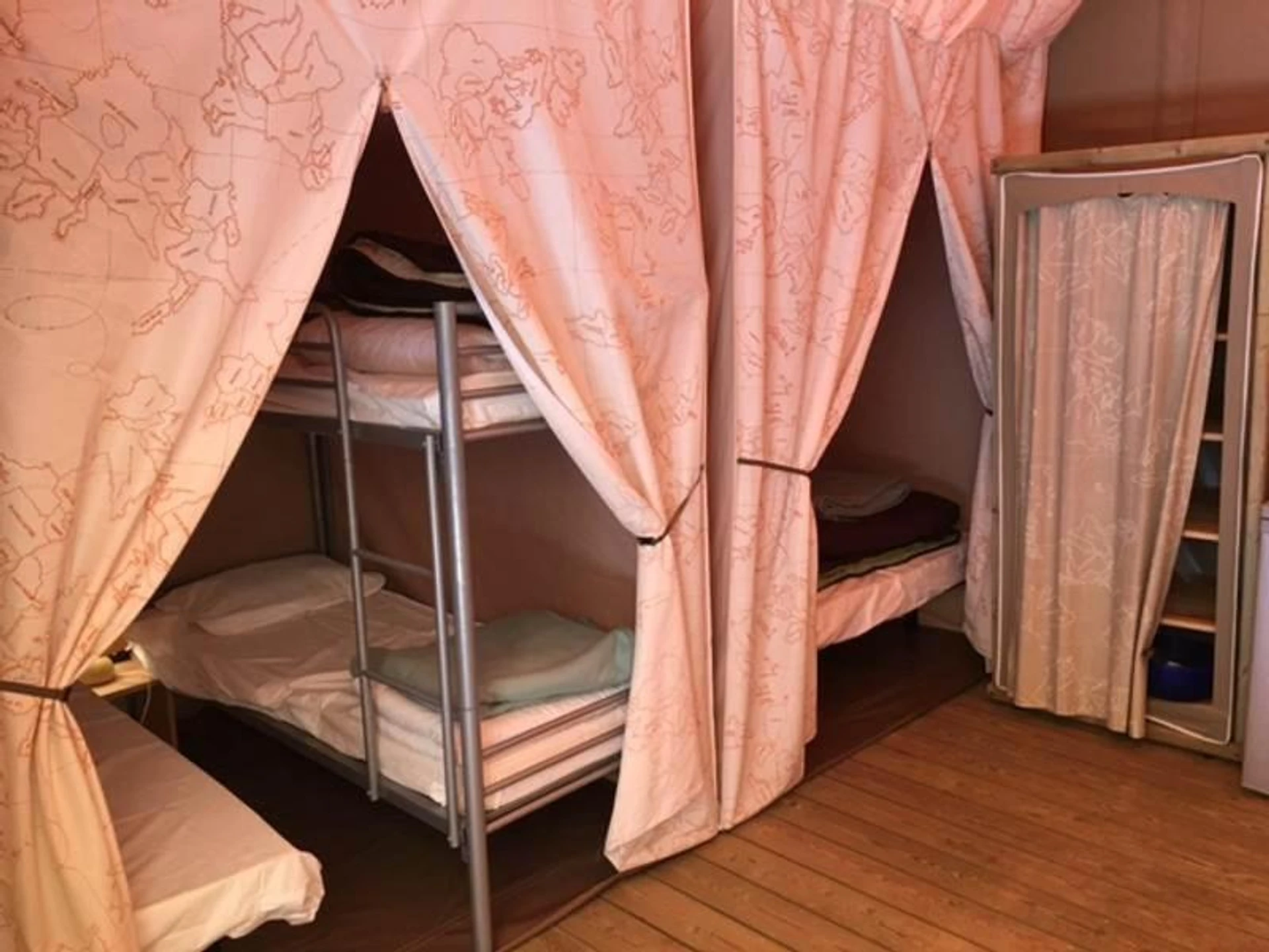 Magnifique chambre pour un séminaire d'entreprise à Camping Le Douzou - Bouzic