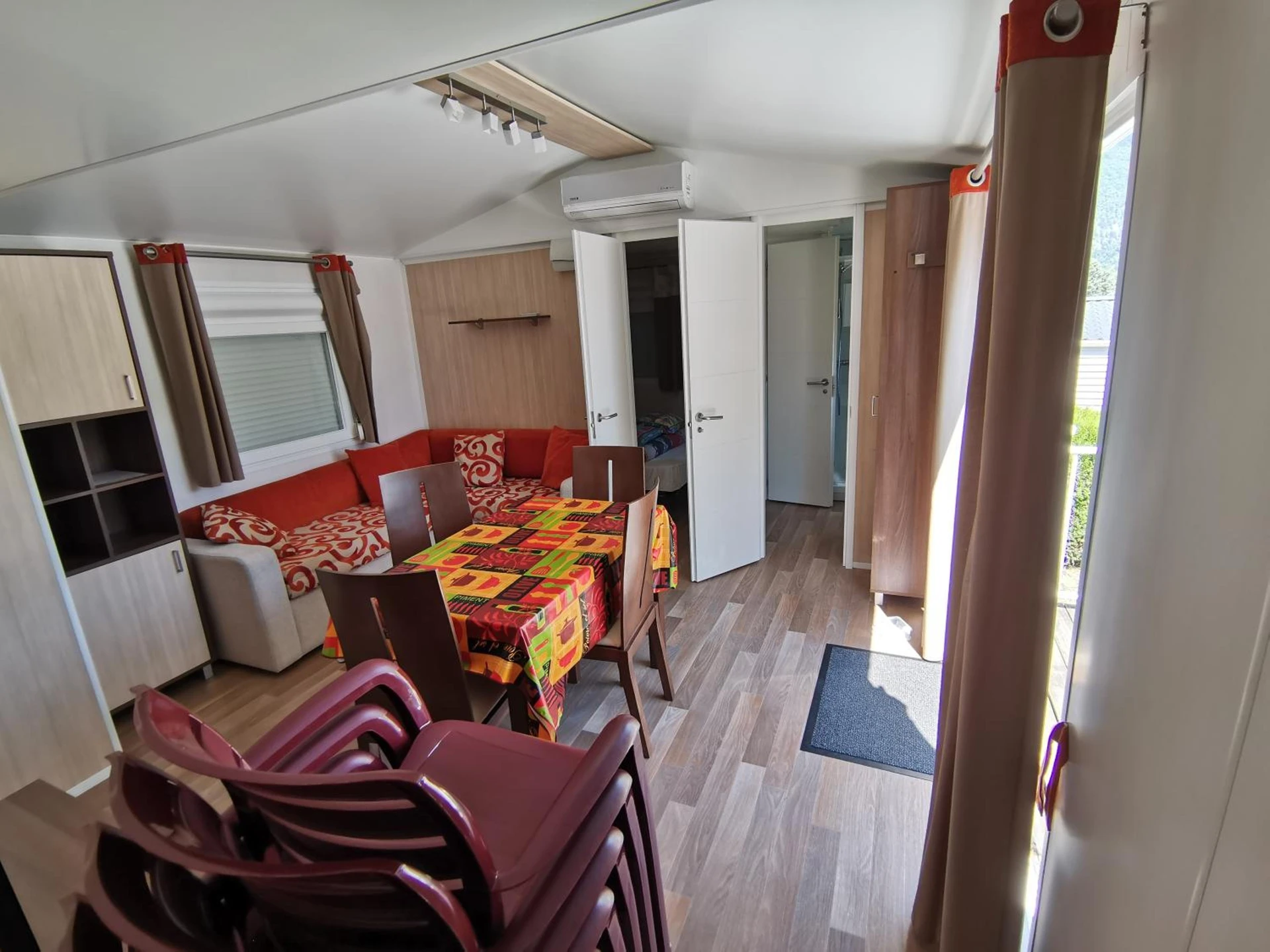 Ambiance de travail pour séminaire d'entreprise à CAMPING LE GRAND VERNEY - Novalaise