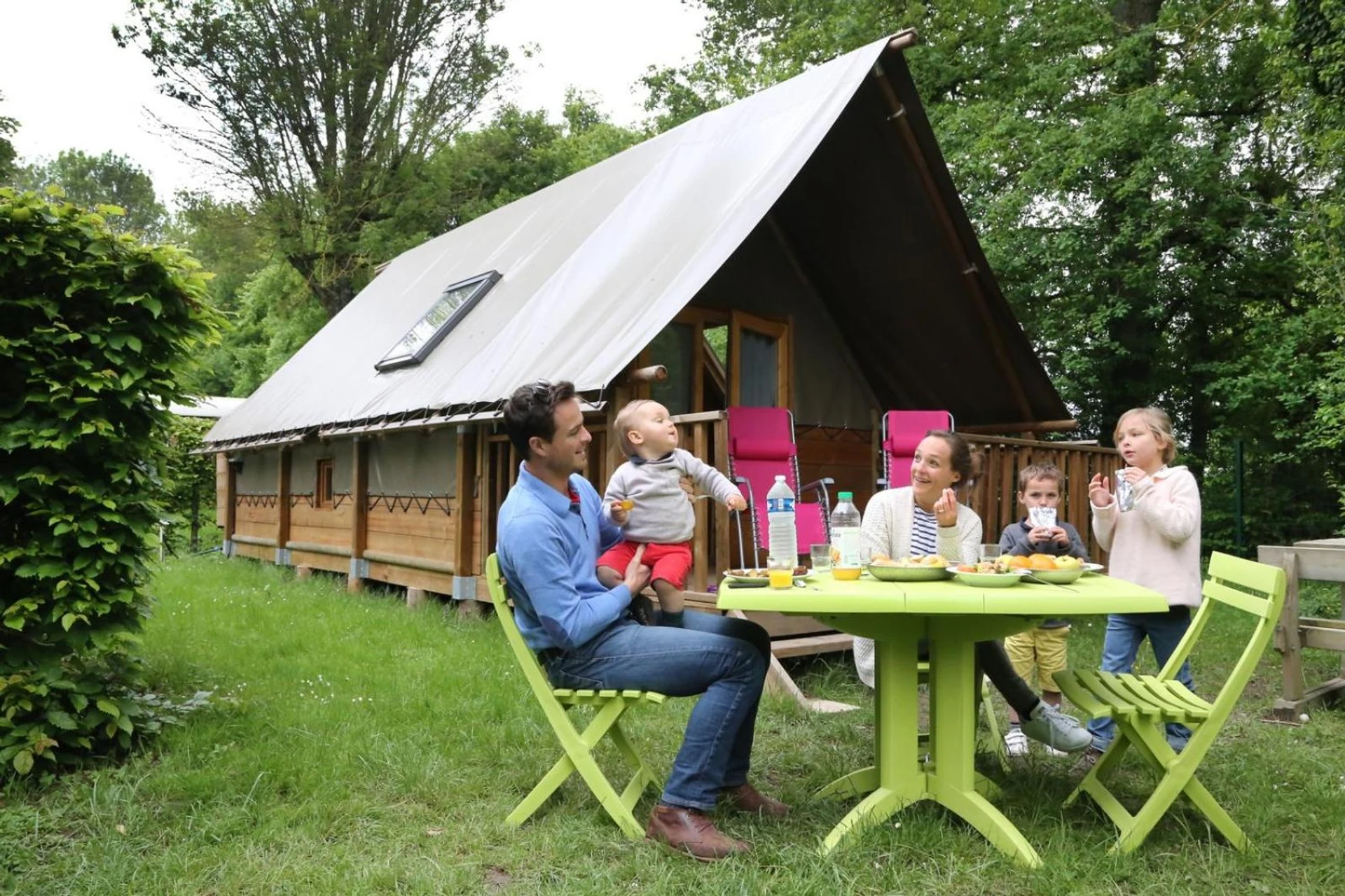Magnifique chambre pour un séminaire d'entreprise à Camping le Nid du Parc - Villars-les-Dombes