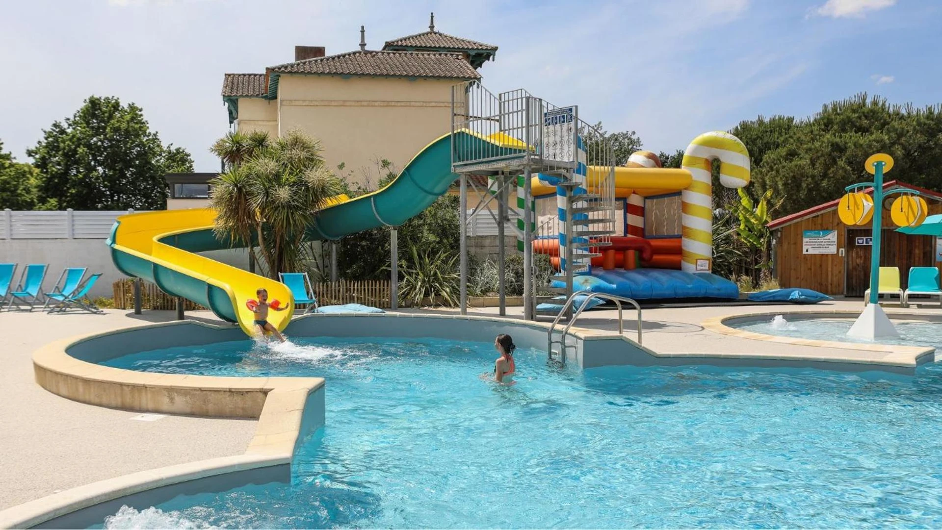 Lieu convivial pour un séminaire d'entreprise à Camping Ushuaïa Villages Le Parc de la Grève - LʼAiguillon-sur-Vie - En savoir plus 