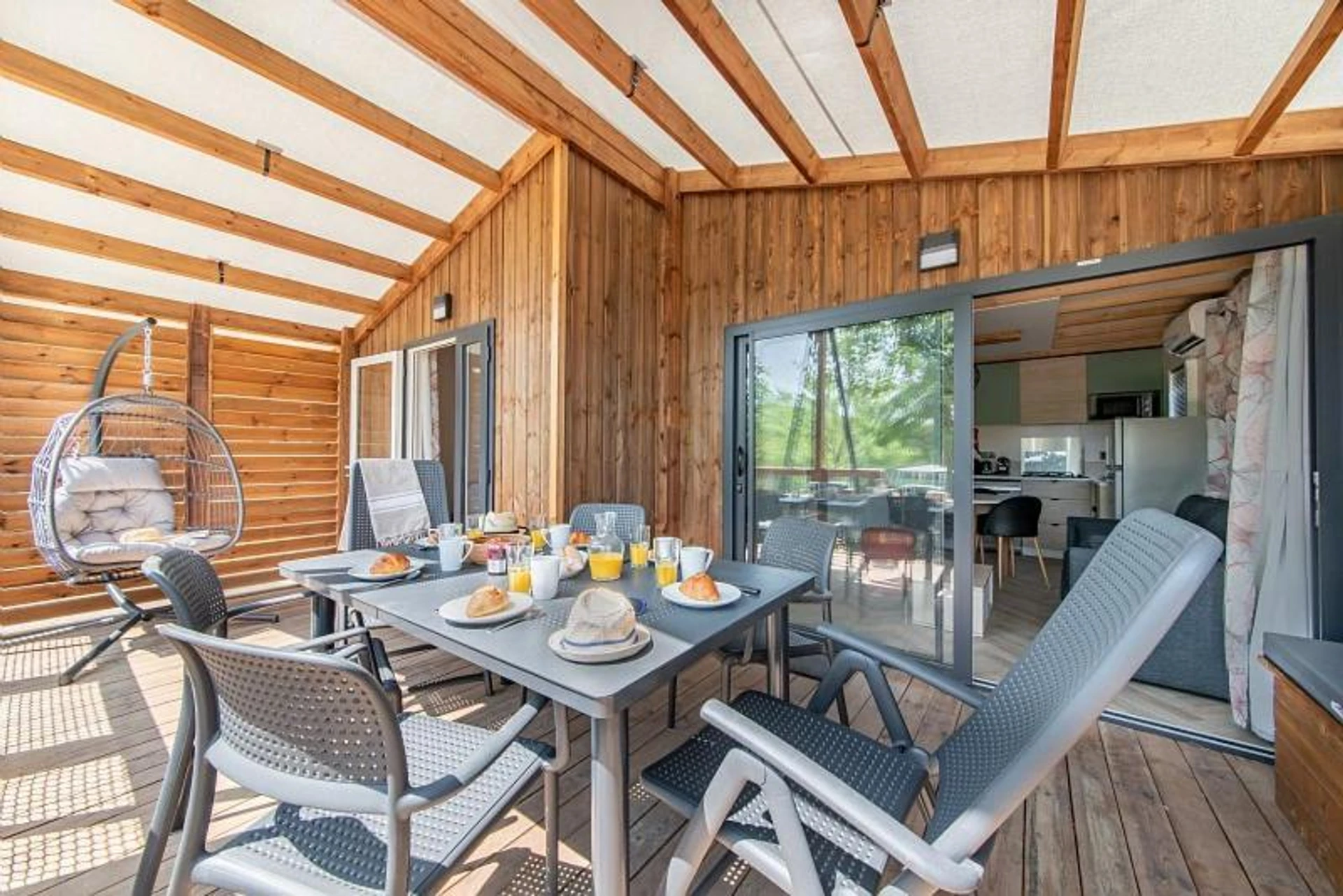 Ambiance de travail pour séminaire d'entreprise à Camping Le Sorlut - Cozes