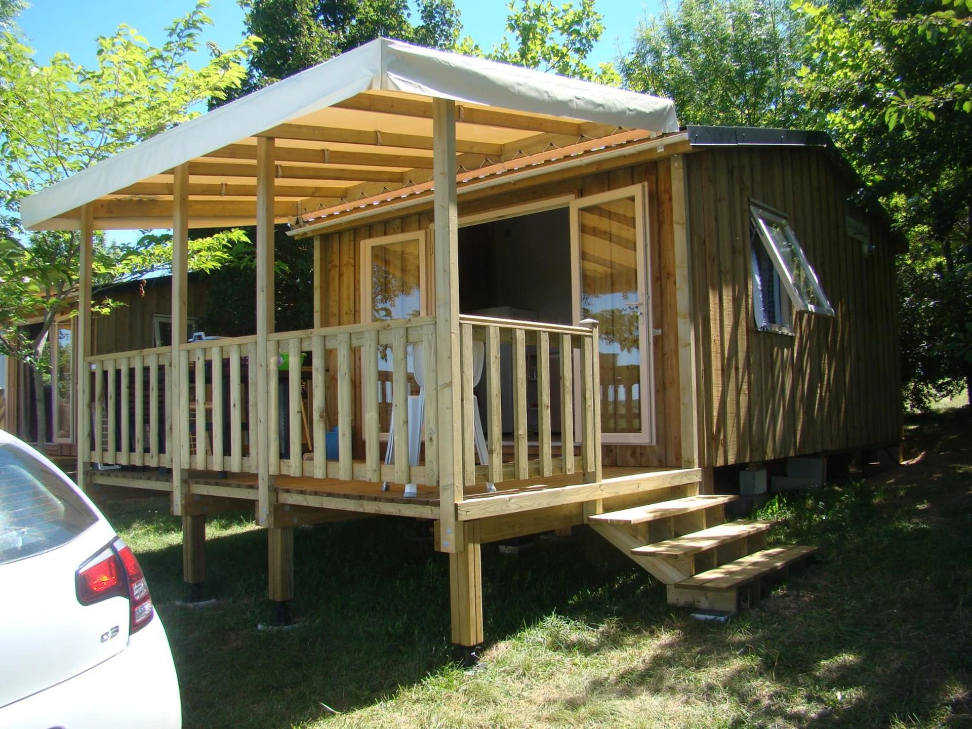 Chambre à CAMPING LES GRAVES - Cabane TITHOME - Organiser un séminaire d'entreprise à Saint-Pierre-Lafeuille