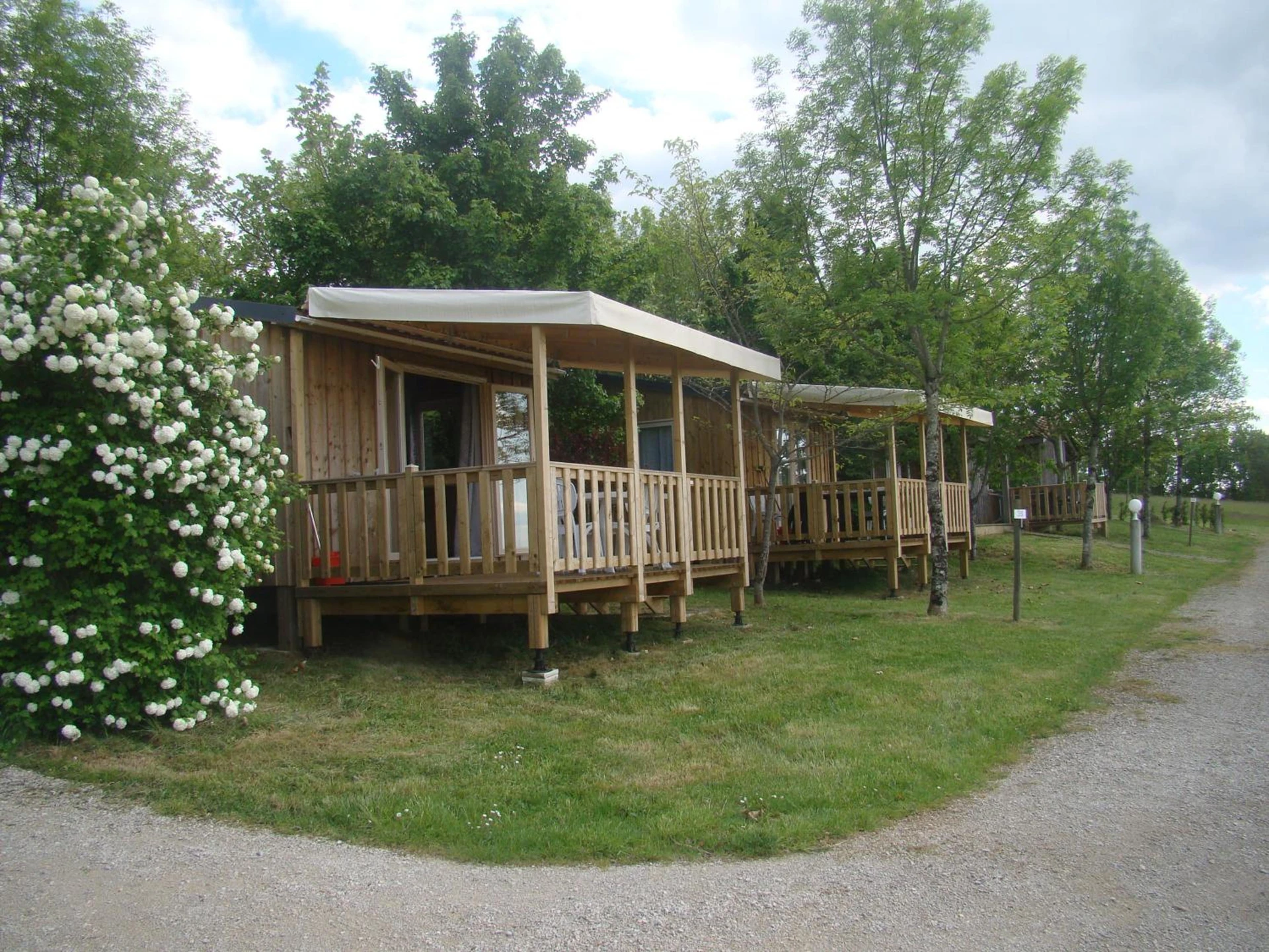 Ambiance de travail pour séminaire d'entreprise à CAMPING LES GRAVES - Cabane TITHOME - Saint-Pierre-Lafeuille