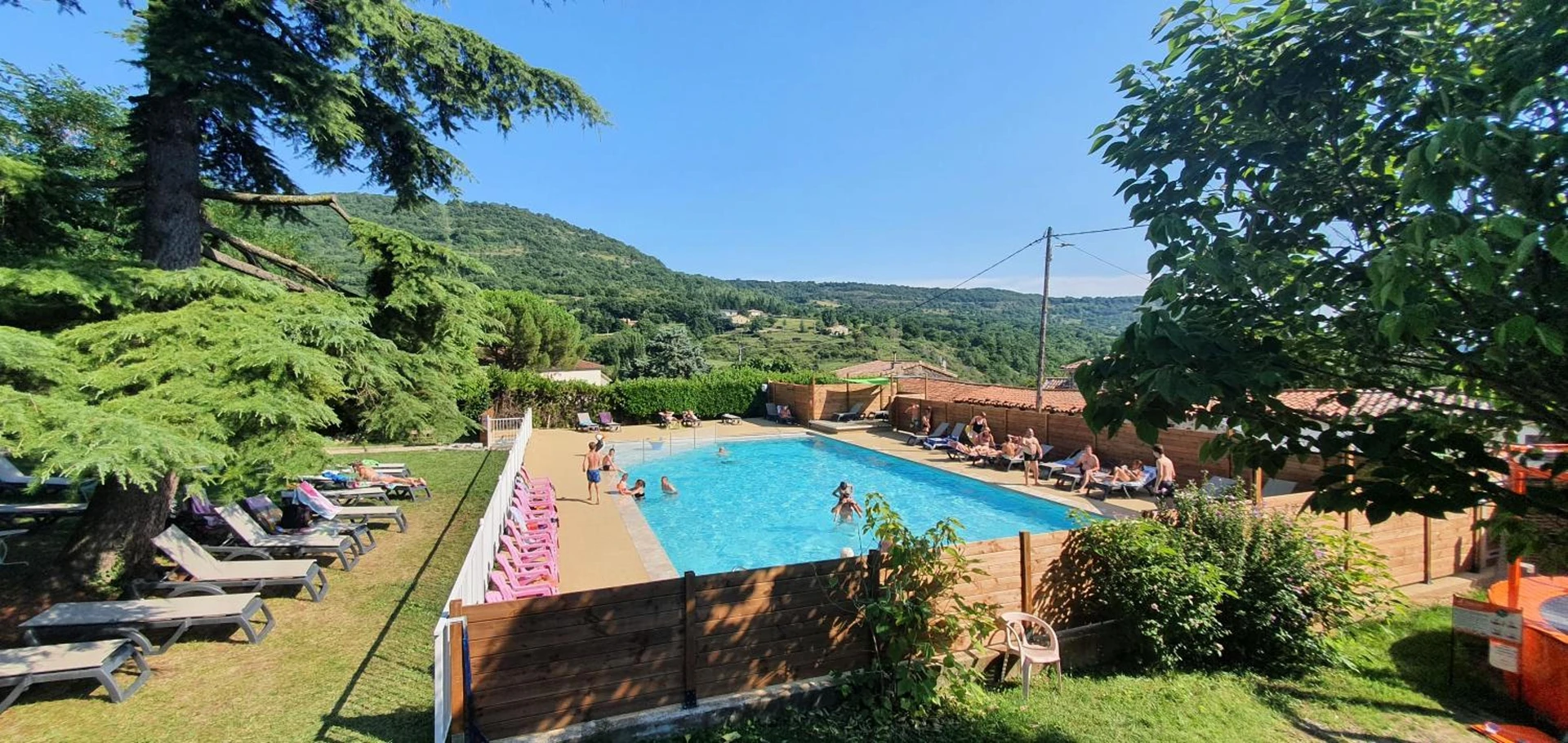 Salle de séminaire à Camping Les Lavandes - Organiser un événement professionnel à Darbres
