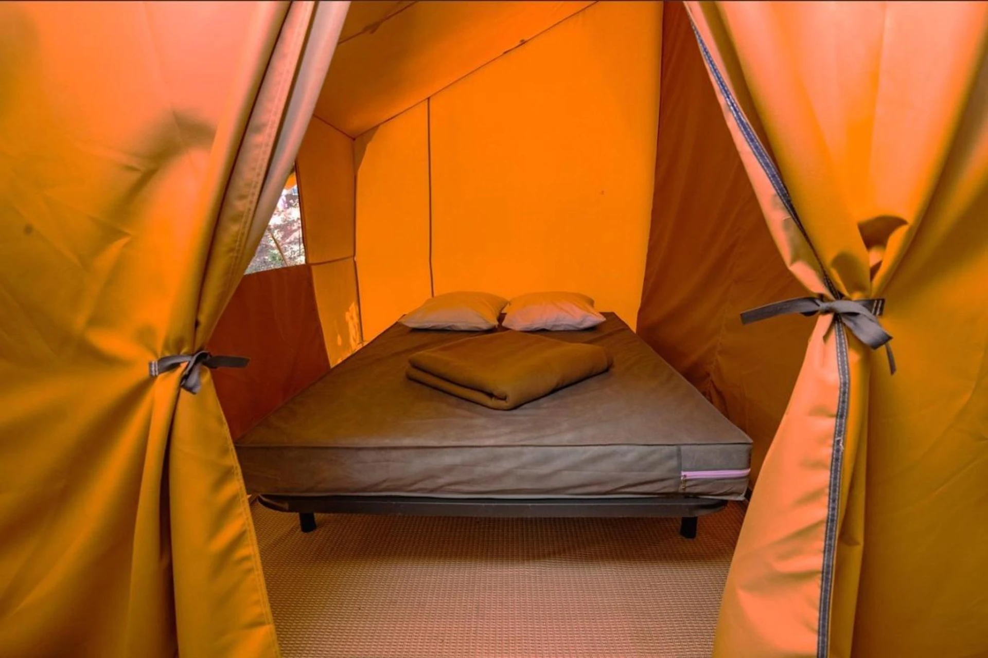 Ambiance de travail pour séminaire d'entreprise à Camping Onlycamp Les Peupliers - Lepin-le-Lac