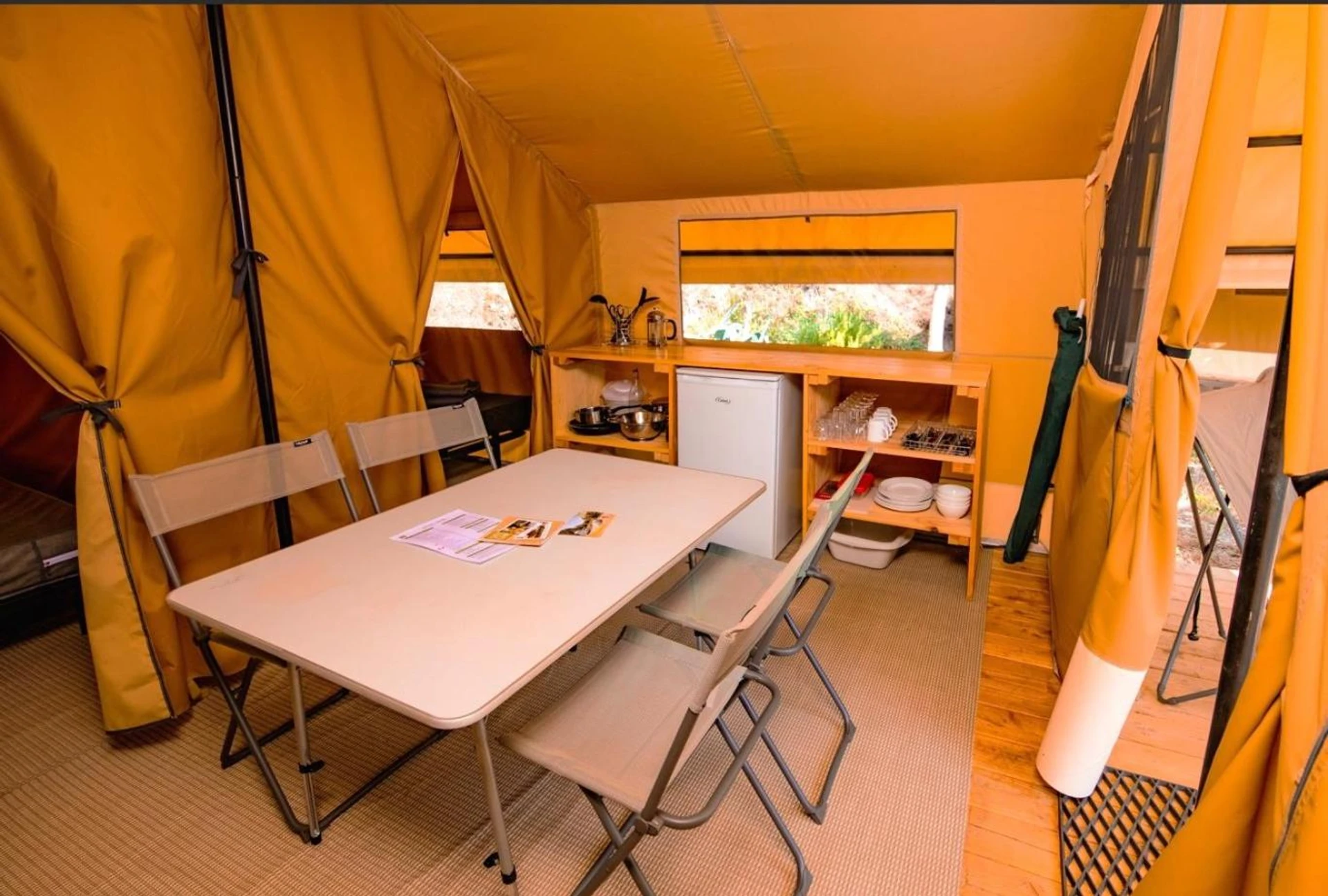 Lieu convivial pour un séminaire d'entreprise à Camping Onlycamp Les Peupliers - Lepin-le-Lac - En savoir plus 