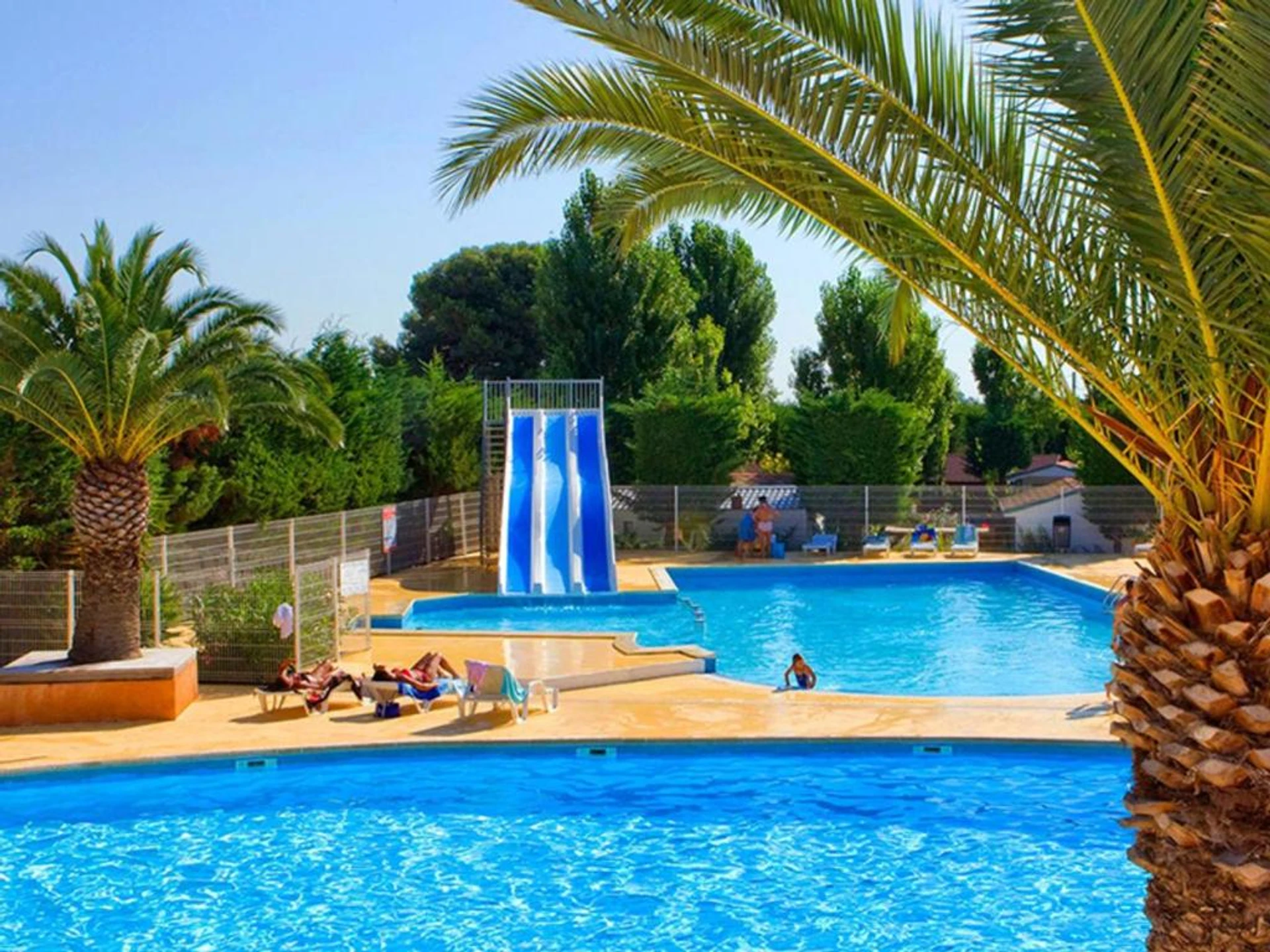 Organiser un séminaire d'entreprise : Mobile Home tout confort climatisé 4 à 6 personnes Camping Les Salins de la Gardiole ancien camping de L'Europe à Vic La Gardiole à vic-la-gardiole