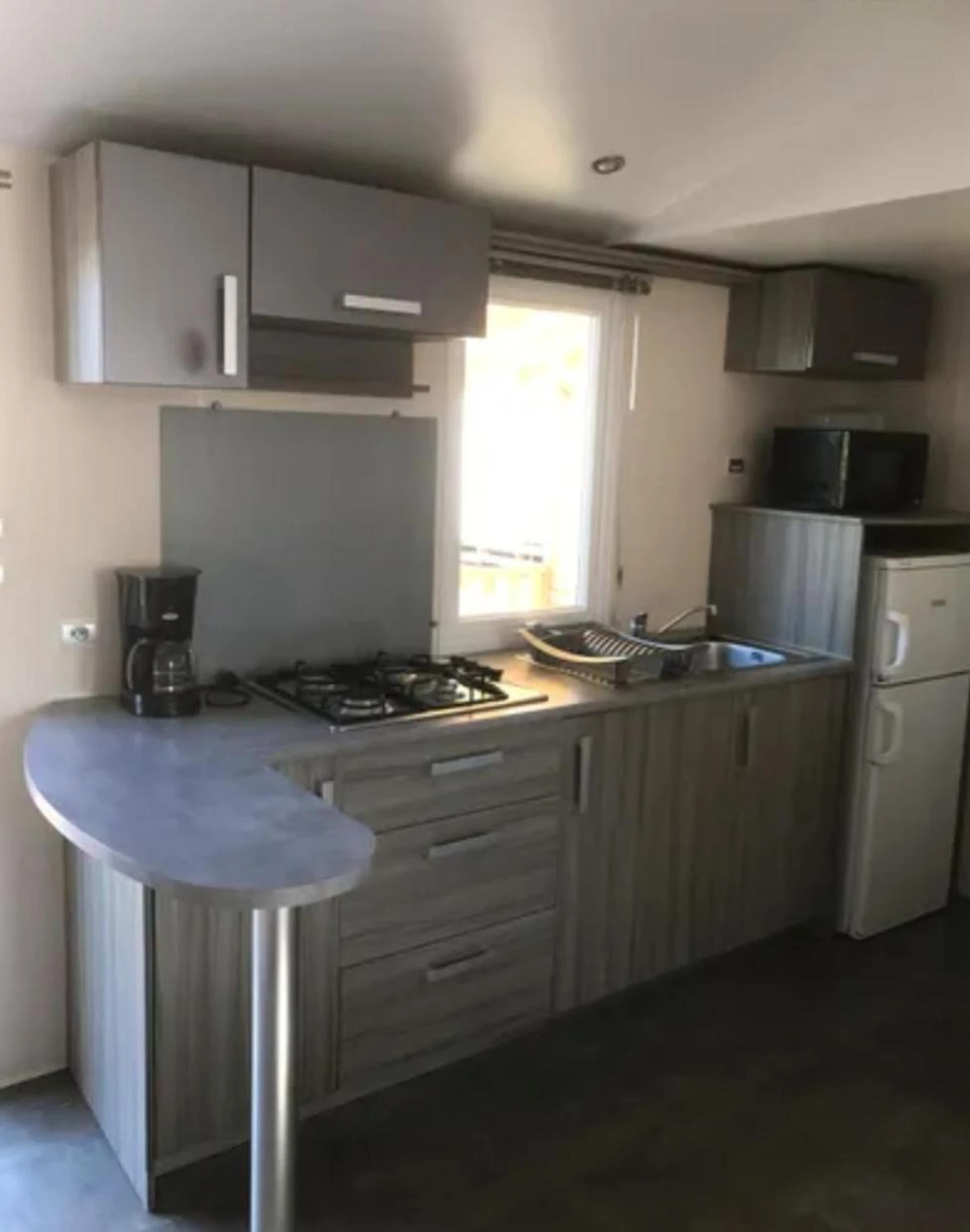 Organiser un séminaire d'entreprise : Mobile Home tout confort climatisé 4 à 6 personnes Camping Les Salins de la Gardiole ancien camping de L'Europe à Vic La Gardiole à vic-la-gardiole
