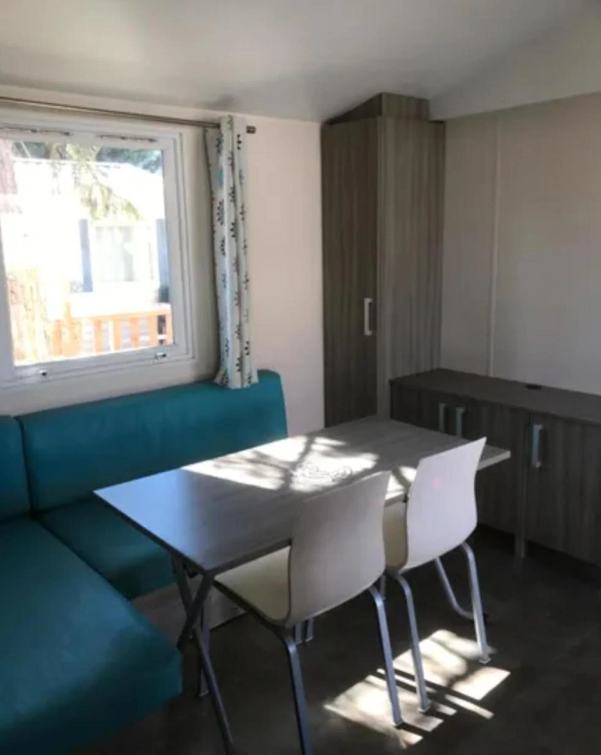 Organiser un séminaire d'entreprise : Mobile Home tout confort climatisé 4 à 6 personnes Camping Les Salins de la Gardiole ancien camping de L'Europe à Vic La Gardiole à vic-la-gardiole