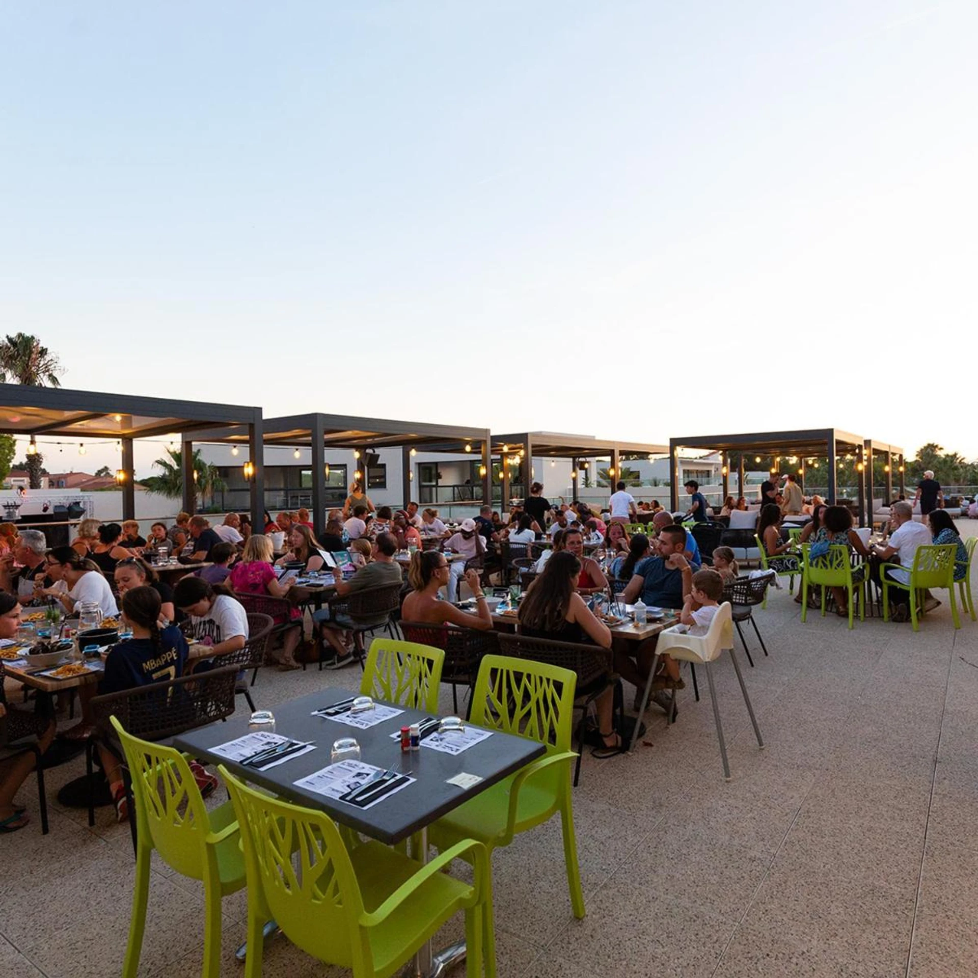 Ambiance de travail pour séminaire d'entreprise à Mobil Home XXL 4 chambres - Camping Les Tropiques - Torreilles