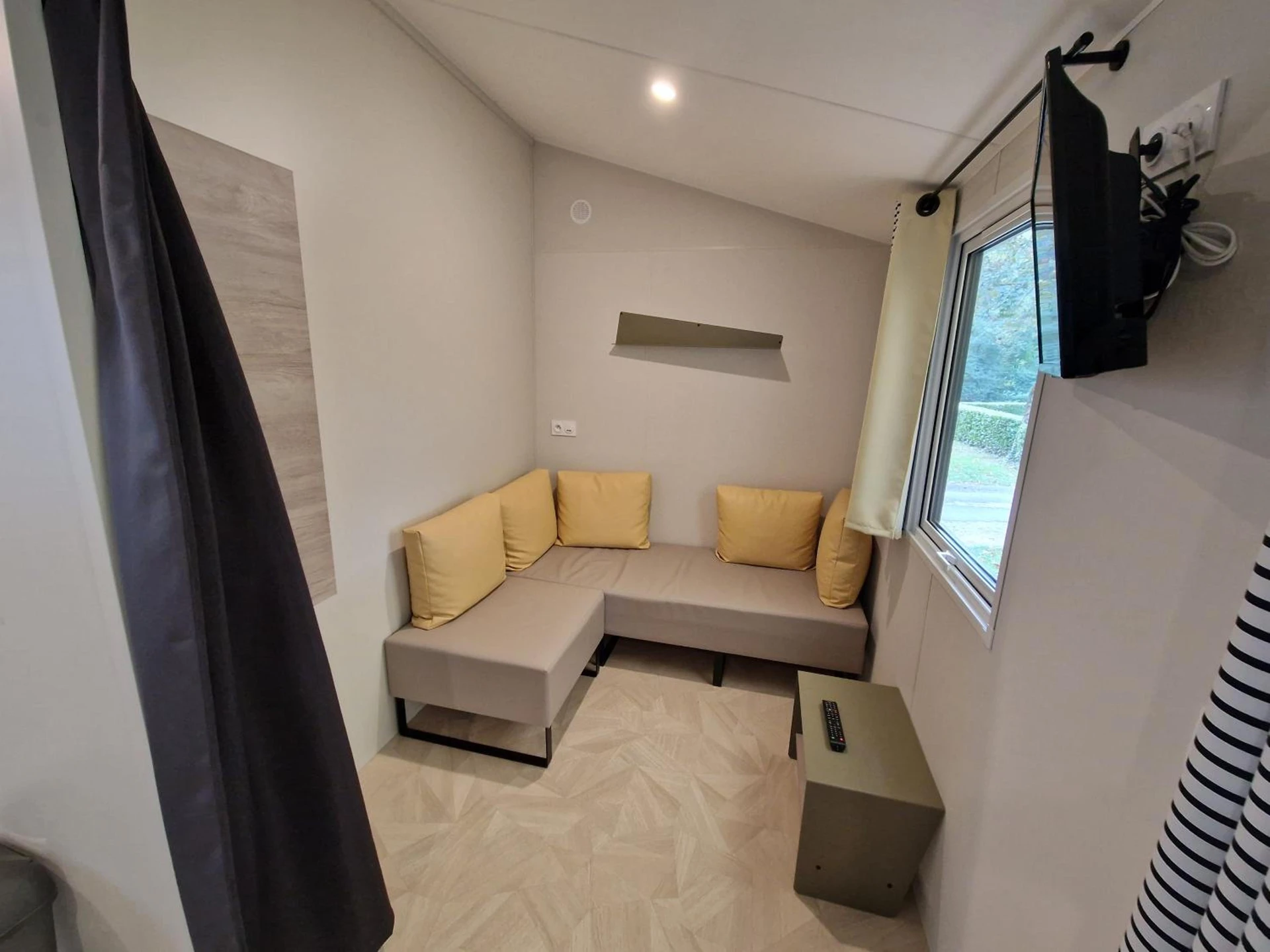 Ambiance de travail pour séminaire d'entreprise à Camping Paradis Marmotel - Saint-Geniez-dʼOlt