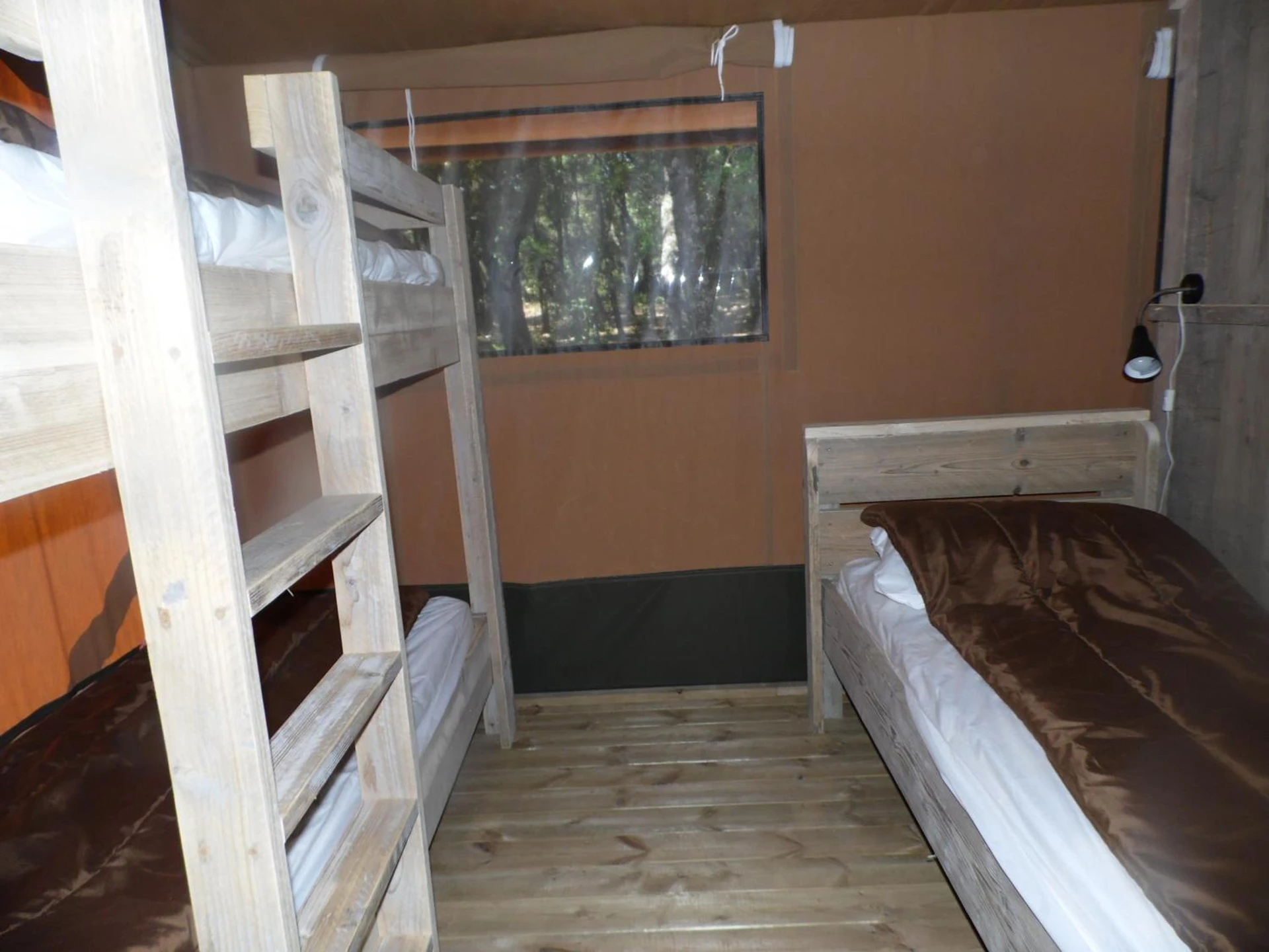 Chambre disponible pour un séminaire d'entreprise à Camping Mille Étoiles - Labastide-de-Virac