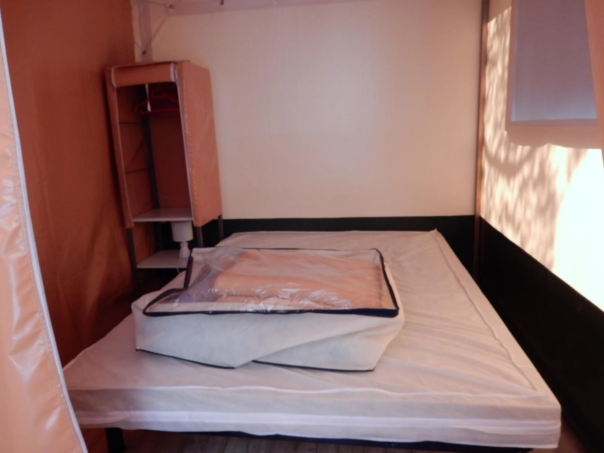 Chambre disponible pour un séminaire d'entreprise à Camping New Rabioux - Châteauroux-les-Alpes