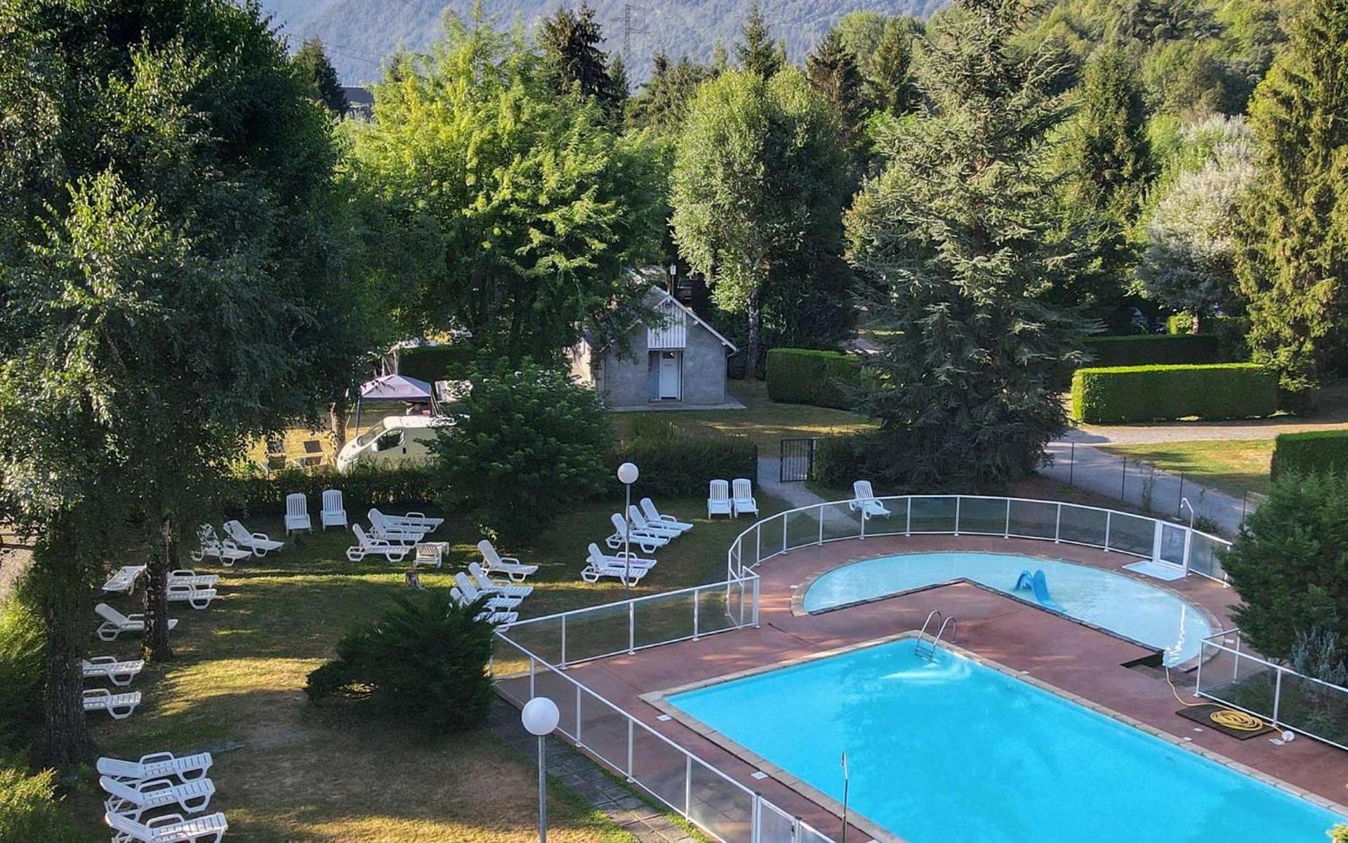 Espaces de team building à Camping Pradelongue - Organiser un séminaire d'entreprise à Moustajon