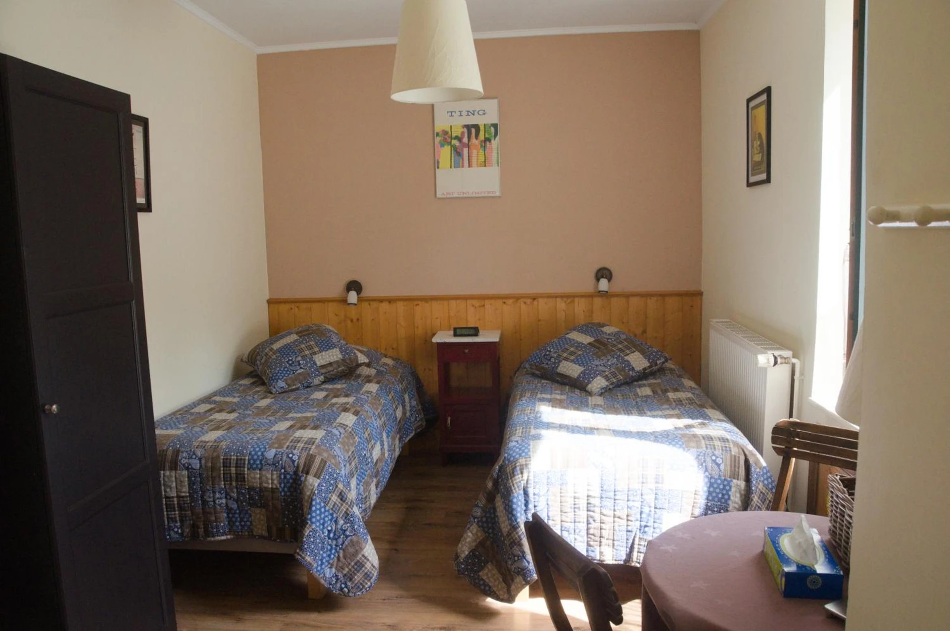 Chambre disponible pour un séminaire d'entreprise à Hotel Camping sur Yonne - Épiry