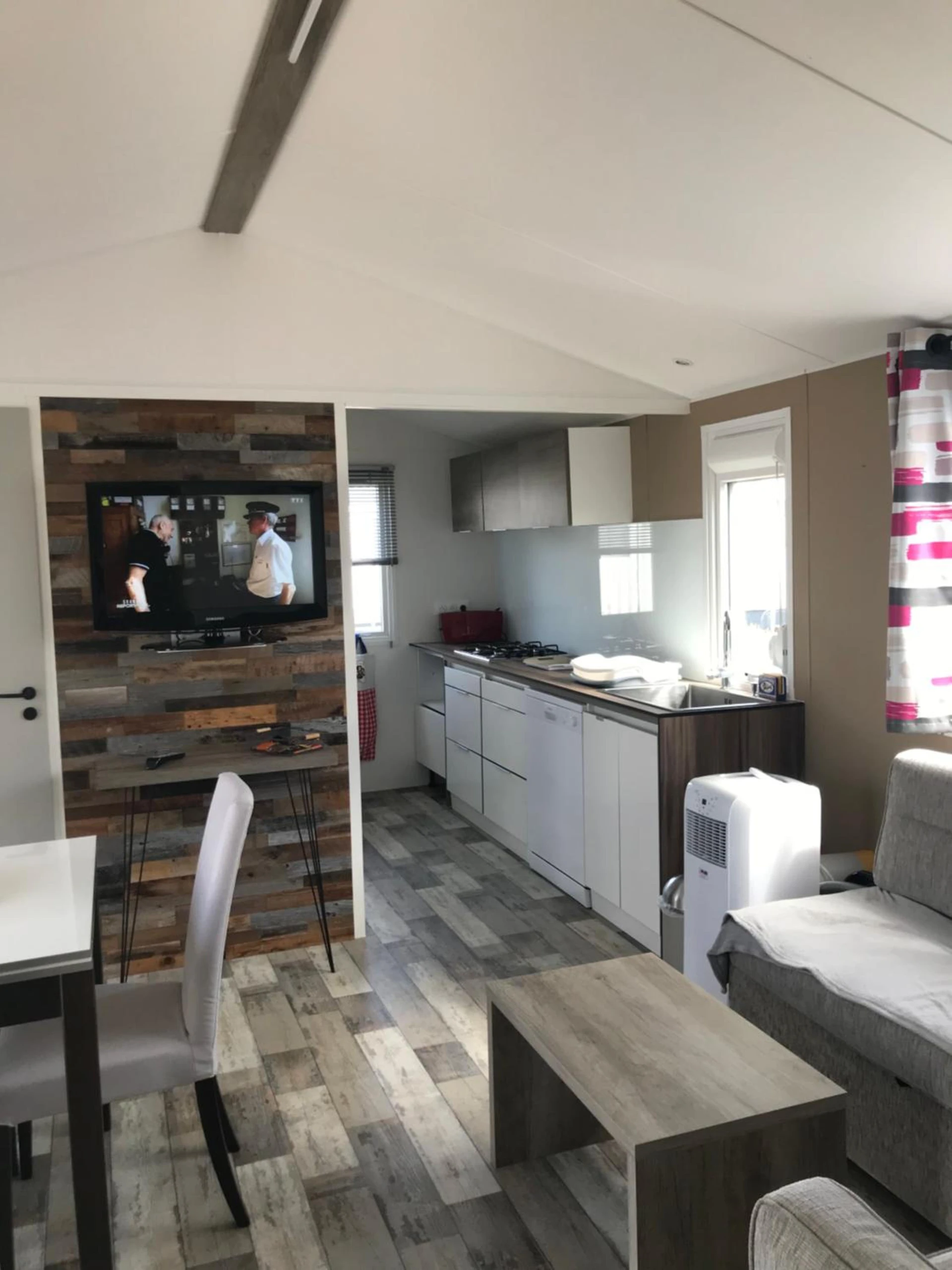 Salle de séminaire à Mobil home récent au calme dans camping VILLA LANDREAU proche de Saint Gilles Croix de Vie - Organiser un événement professionnel à Le Fenouiller