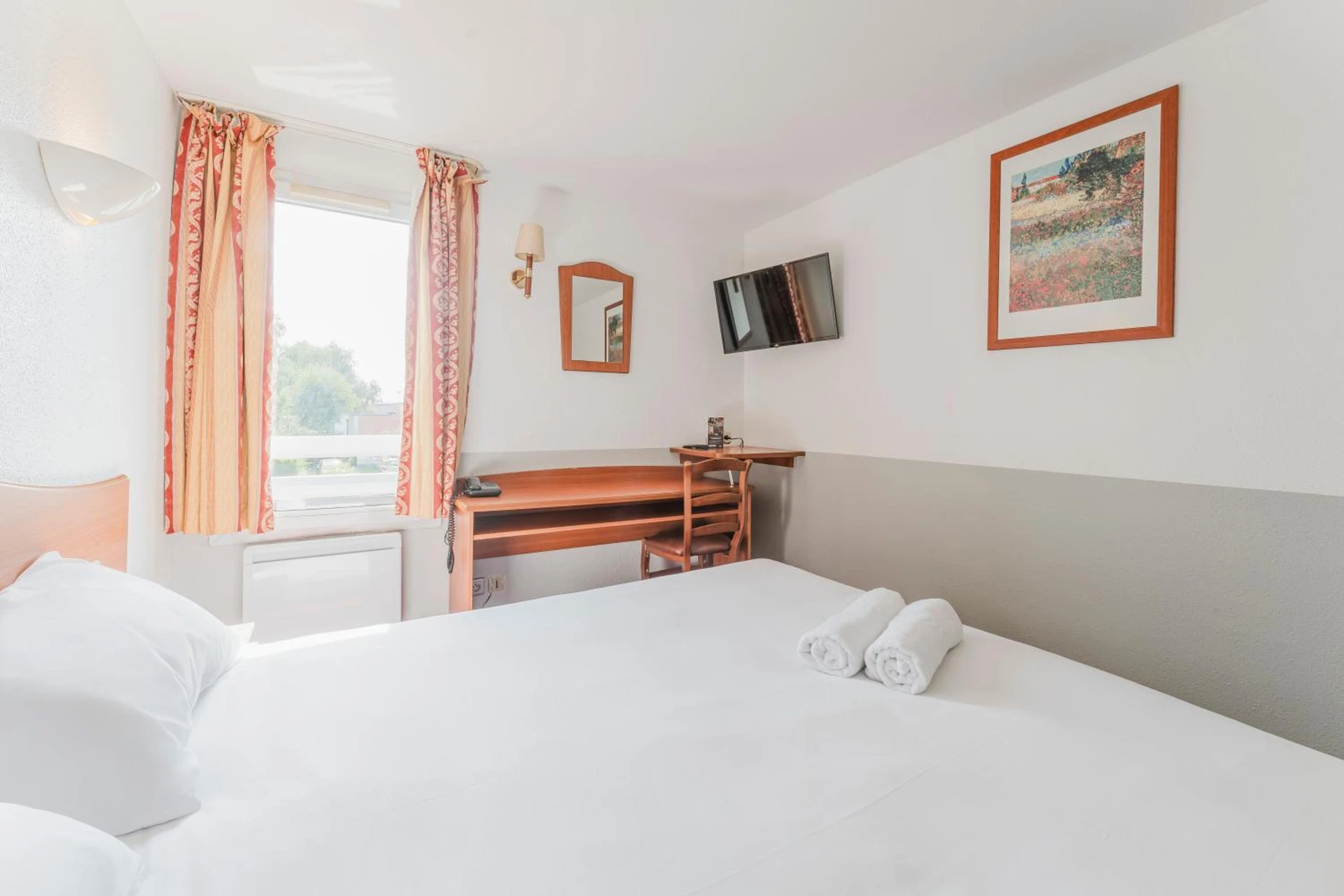 Chambre disponible pour un séminaire d'entreprise à Cap Hôtel - Valenciennes