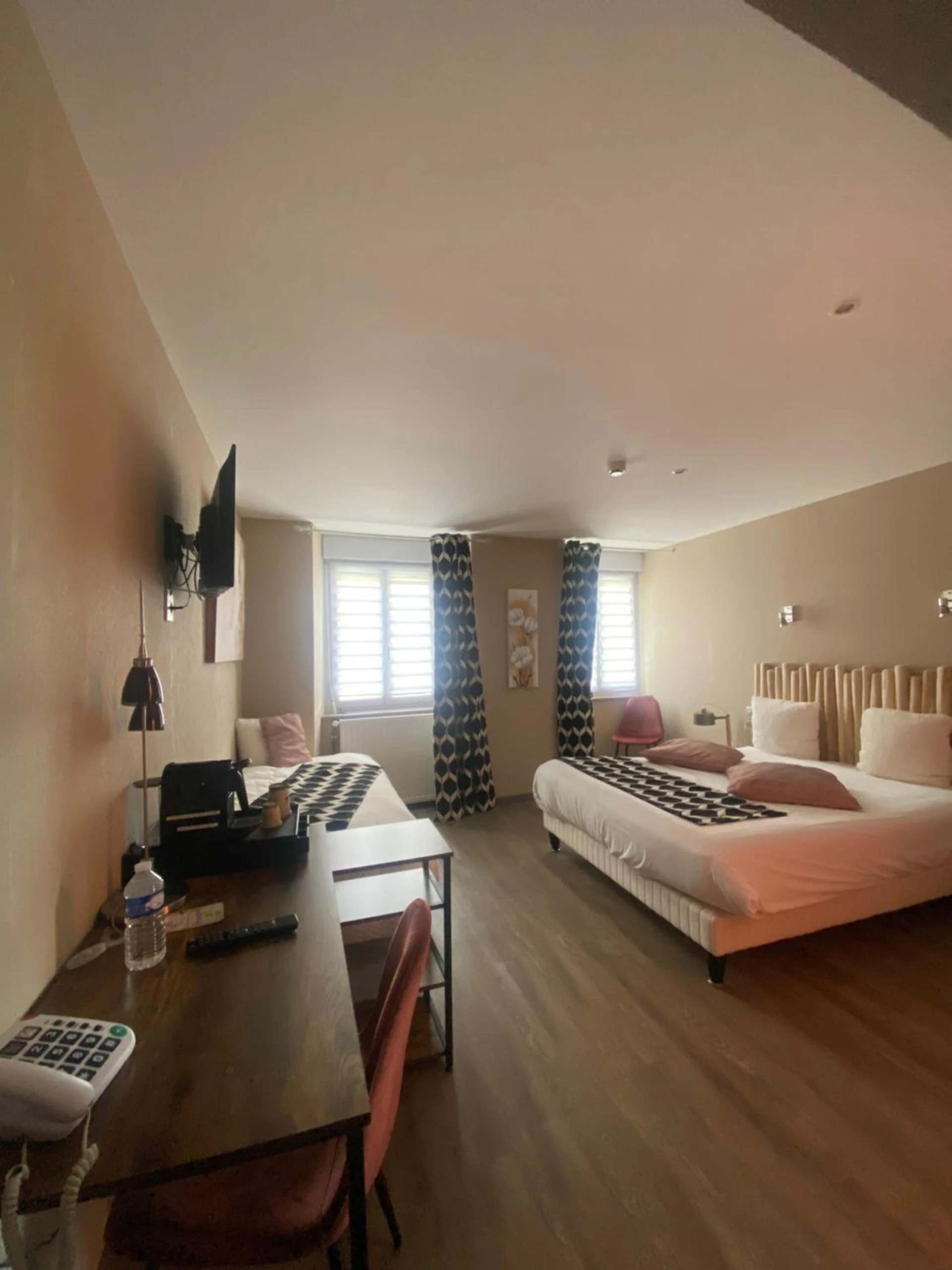 Chambre disponible pour un séminaire d'entreprise à Logis Central Hôtel - Restaurant & Spa - Paris