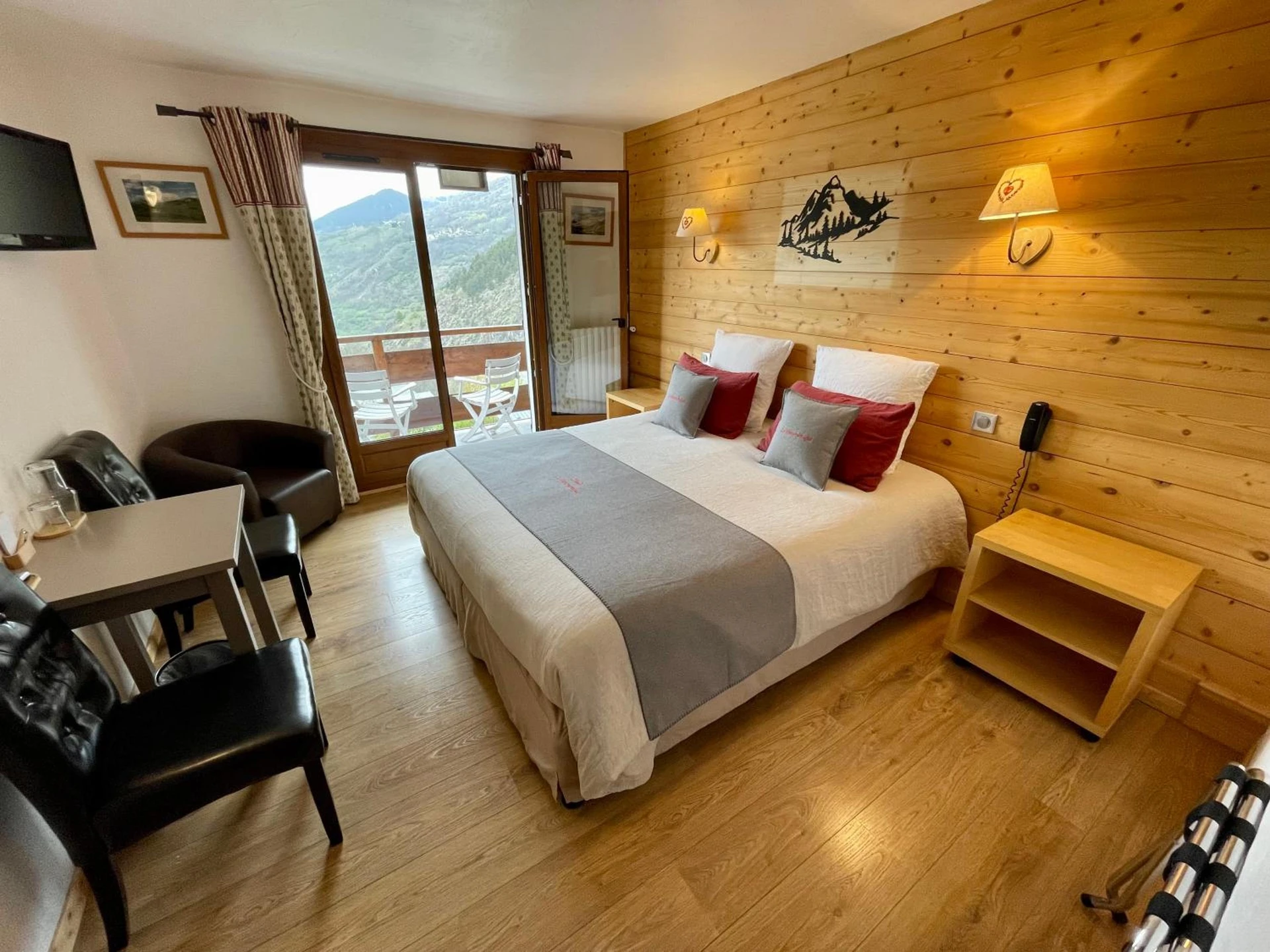 Chambre disponible pour un séminaire d'entreprise à Hôtel Chalet Le Panoramique - Mizoën