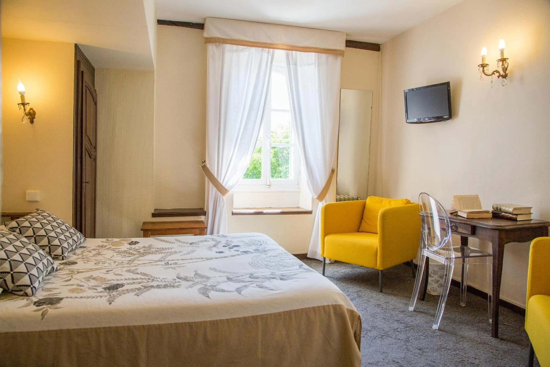 Chambre disponible pour un séminaire d'entreprise à Logis Hôtel Restaurant Château Bellevue - Cazaubon