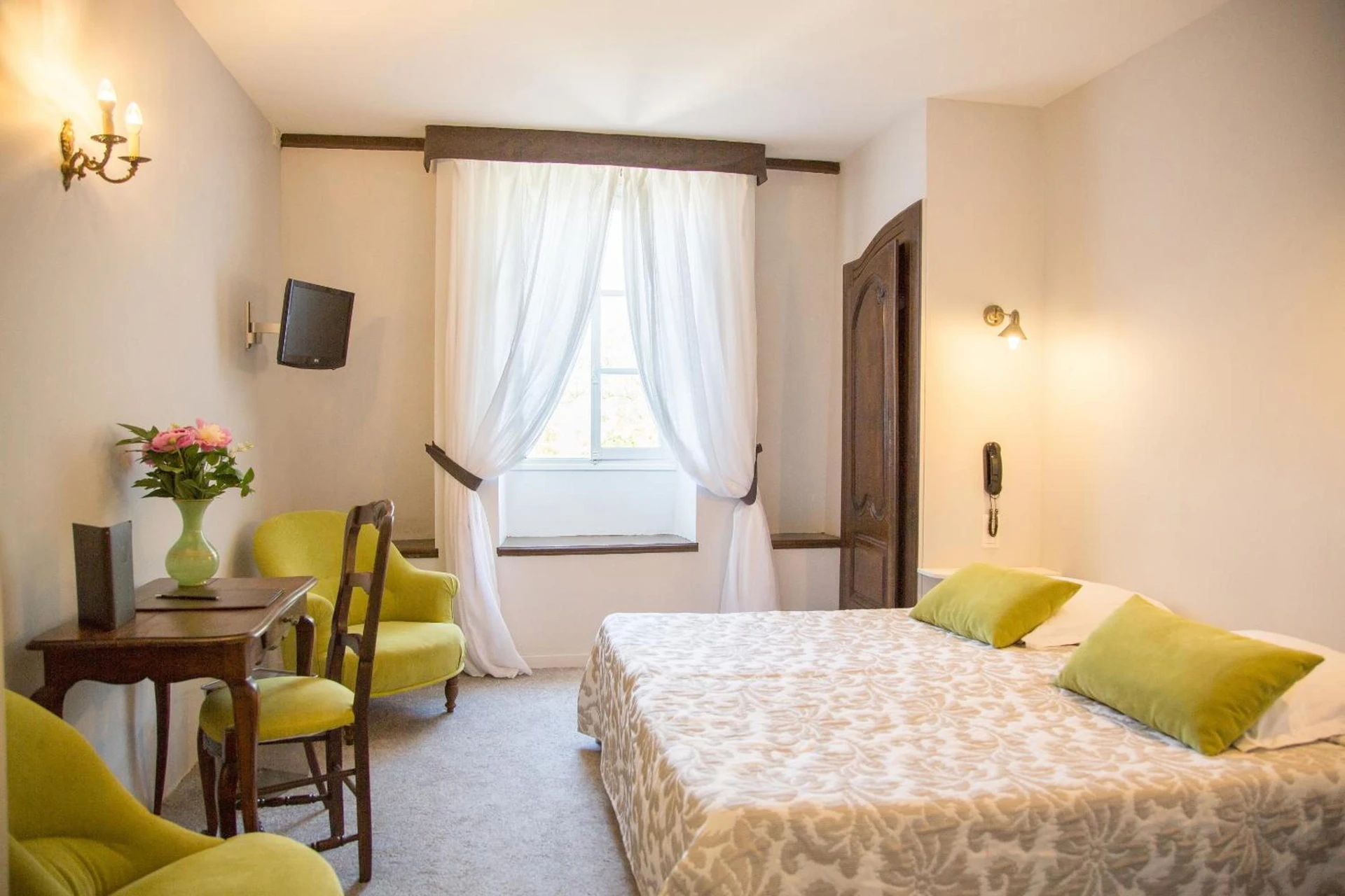 Magnifique chambre pour un séminaire d'entreprise à Logis Hôtel Restaurant Château Bellevue - Cazaubon