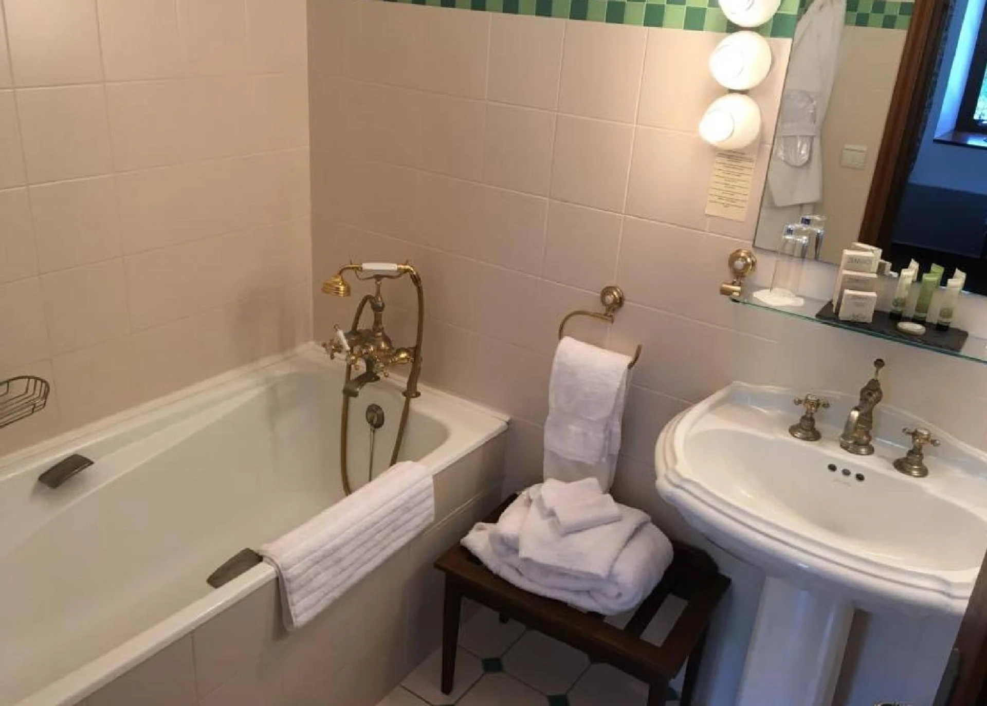 Chambre disponible pour un séminaire d'entreprise à Chateau De La Caze - Sainte-Énimie