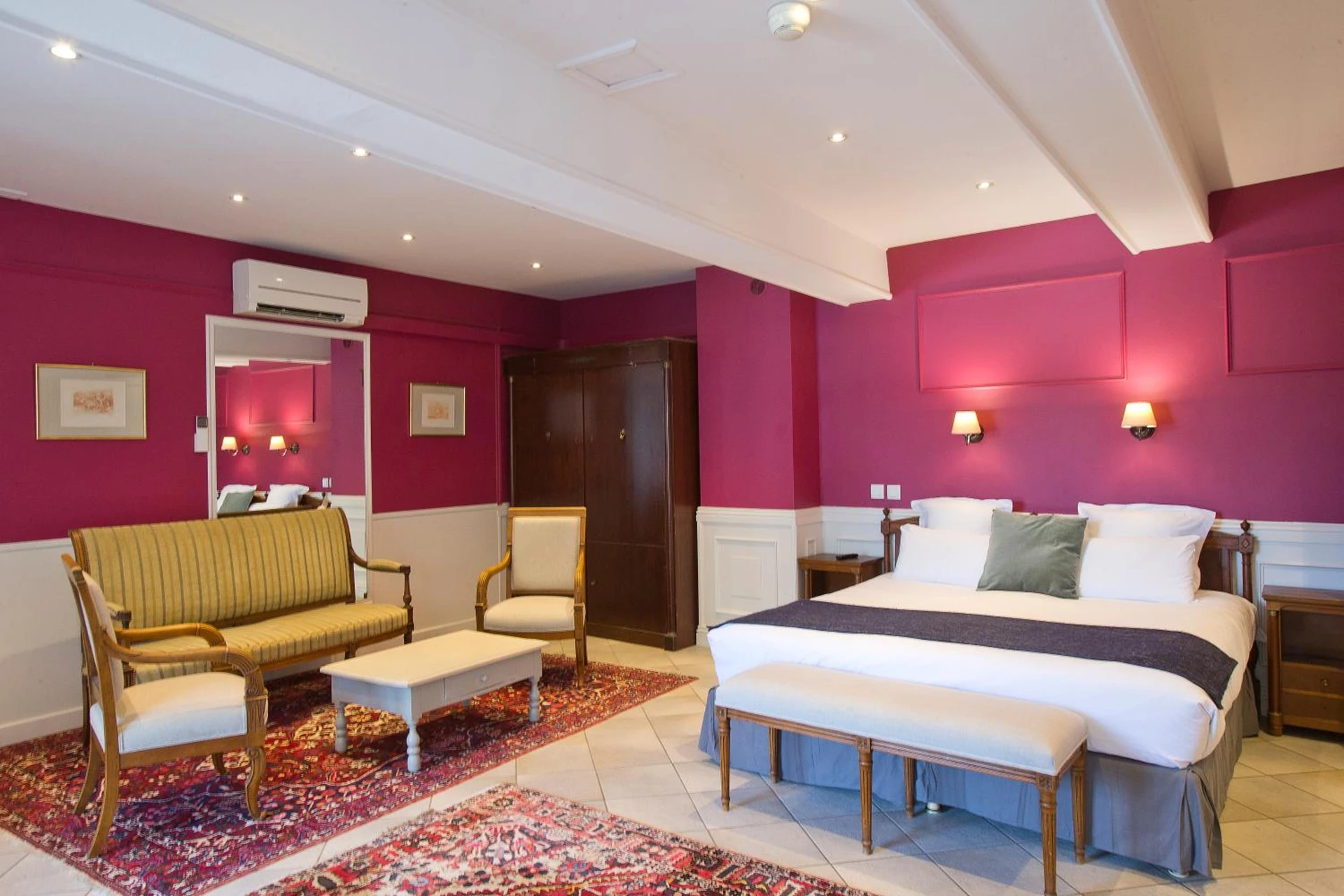 Magnifique chambre pour un séminaire d'entreprise à Château & Spa De La Commanderie - Eybens