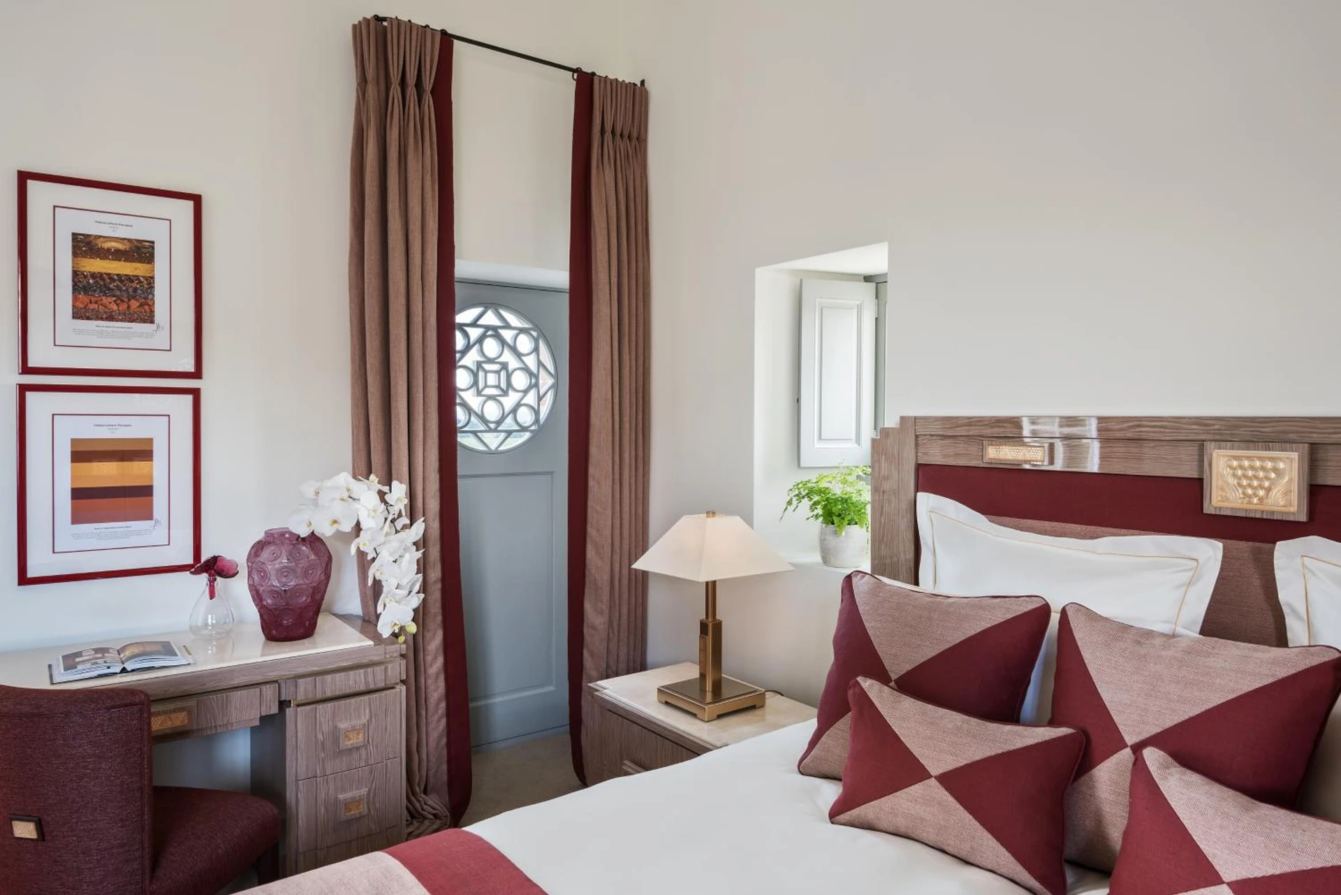Magnifique chambre pour un séminaire d'entreprise à Château Lafaurie-Peyraguey Hôtel & Restaurant LALIQUE - Honfleur