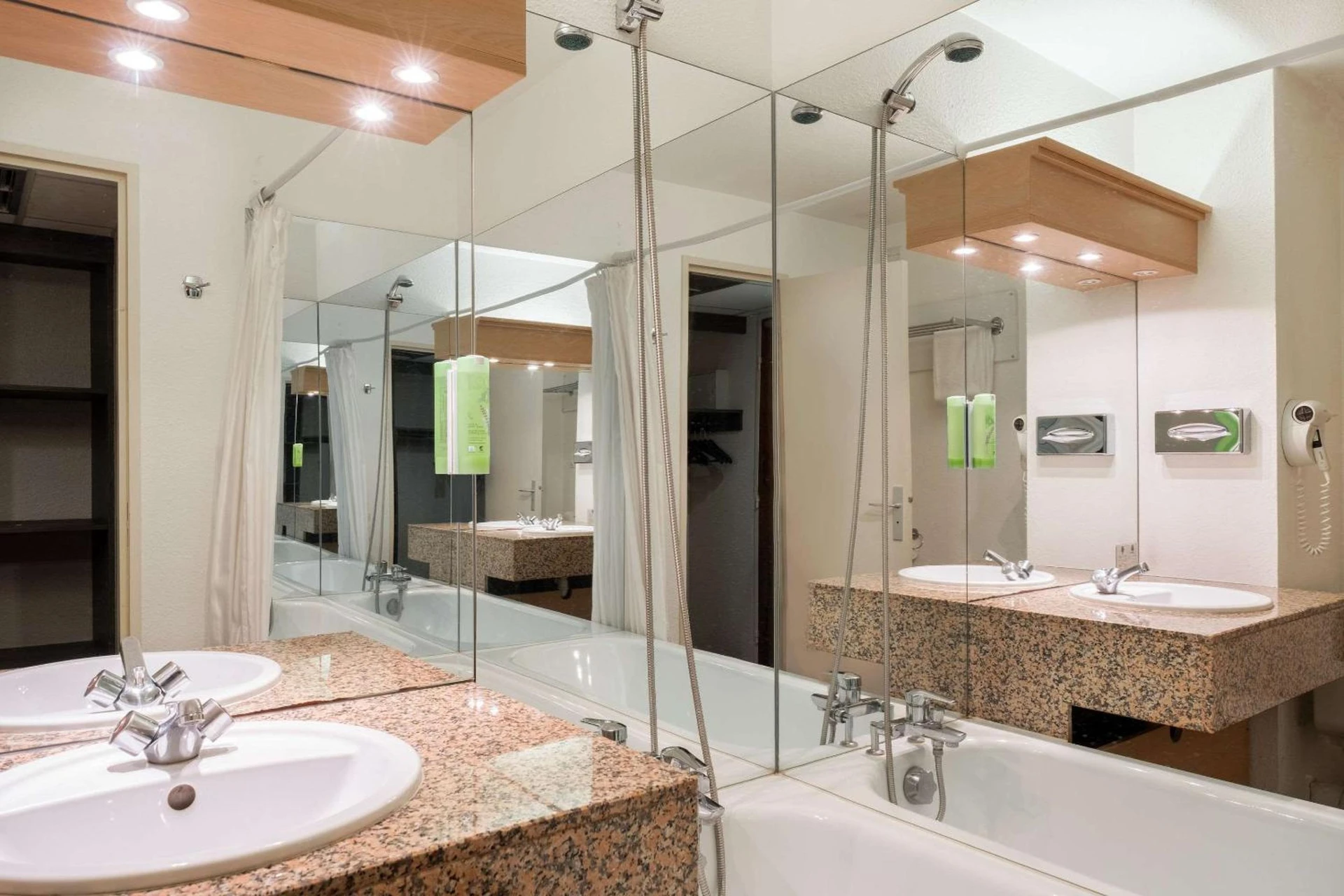 Chambre disponible pour un séminaire d'entreprise à Comfort Hotel Toulouse Sud - Ramonville-Saint-Agne