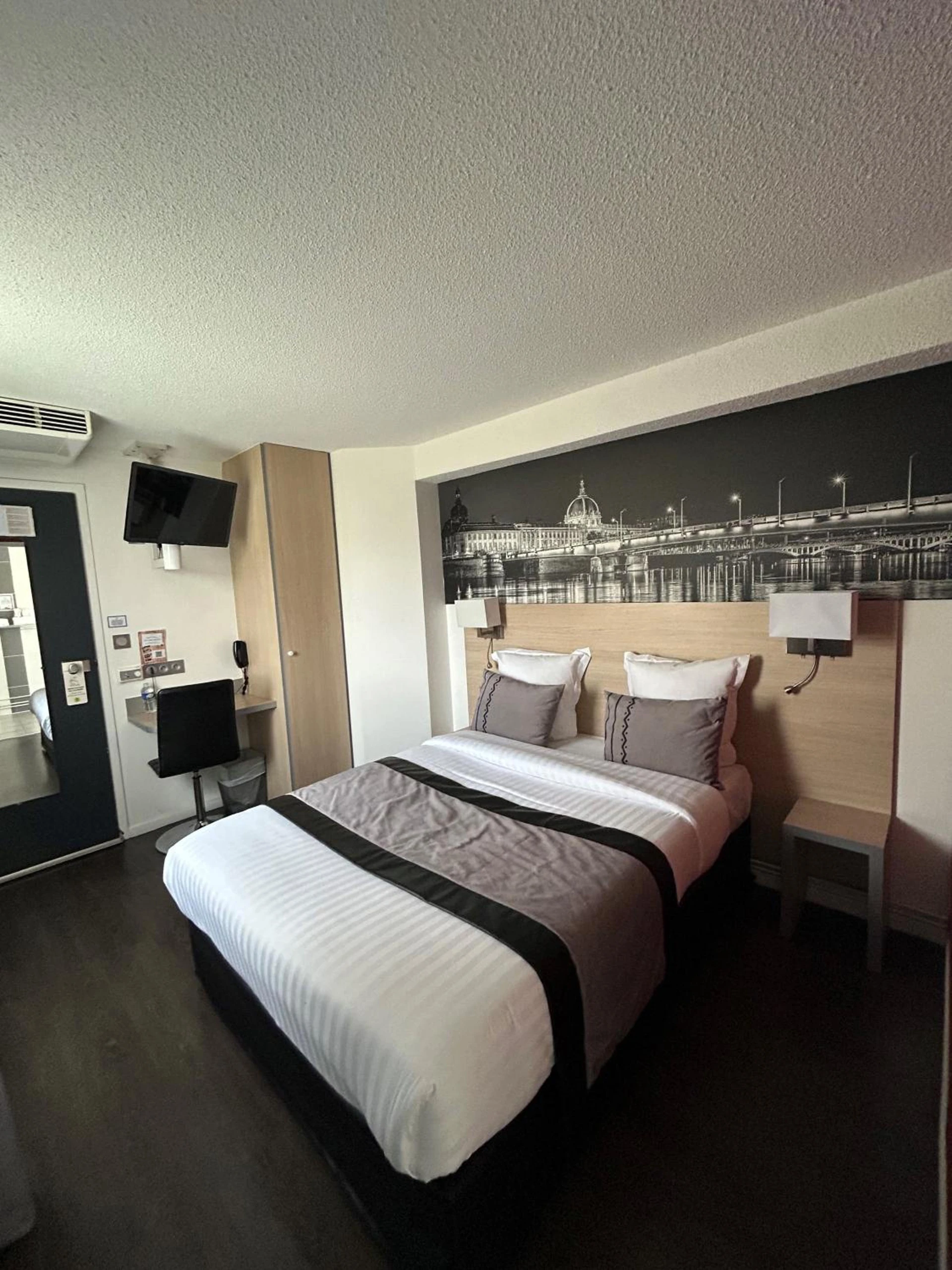 Organiser un séminaire d'entreprise : Logis Cris Hôtel, Lyon Est à corbas