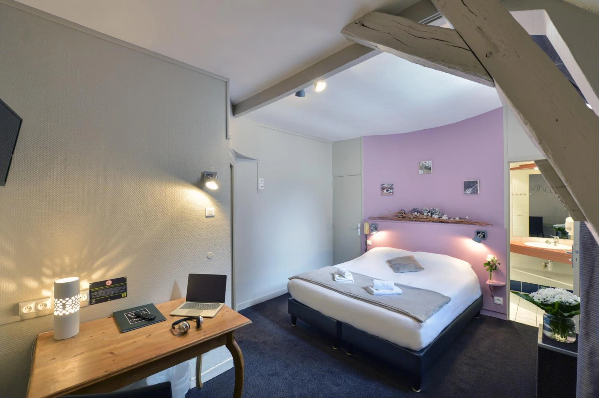 Chambre disponible pour un séminaire d'entreprise à Cristal Hôtel Restaurant - Logis Hotels - Honfleur