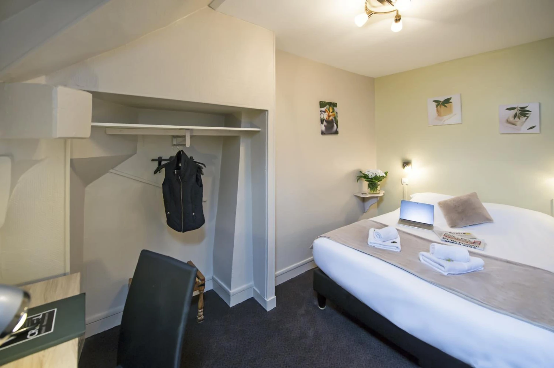 Chambre disponible pour un séminaire d'entreprise à Cristal Hôtel Restaurant - Logis Hotels - Honfleur