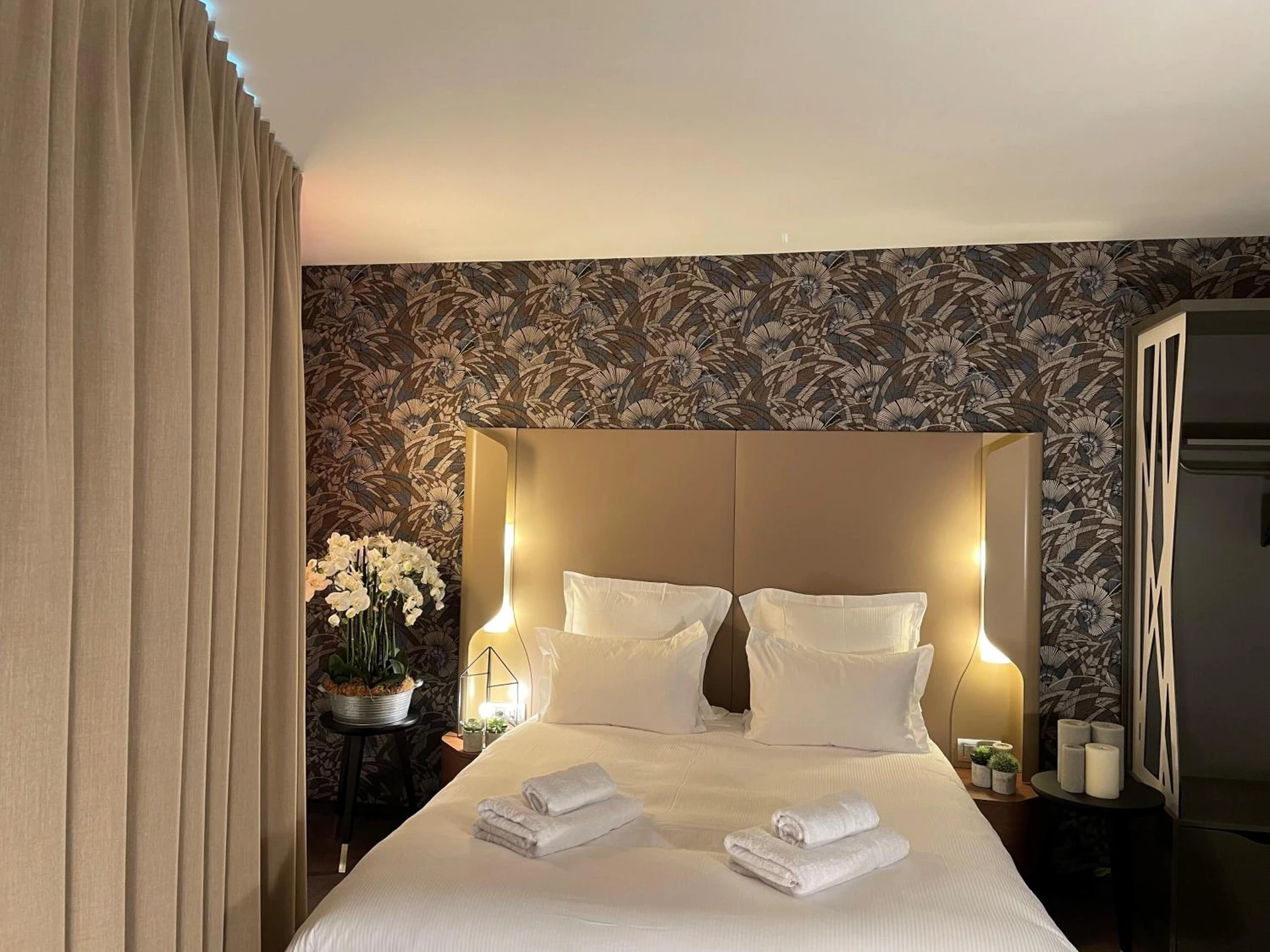 Magnifique chambre pour un séminaire d'entreprise à Dali Hôtel Perpignan - Restaurant - Perpignan