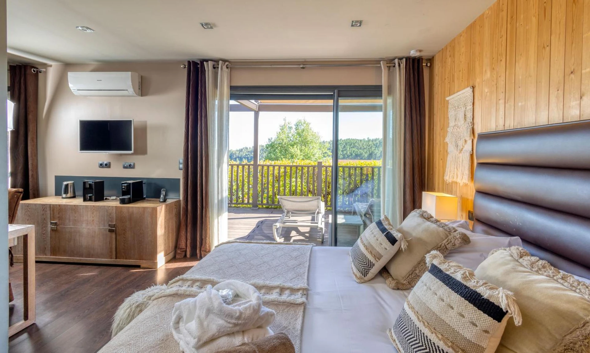 Chambre disponible pour un séminaire d'entreprise à Domaine de Chalvêches Hôtel SPA 4* - Faugères