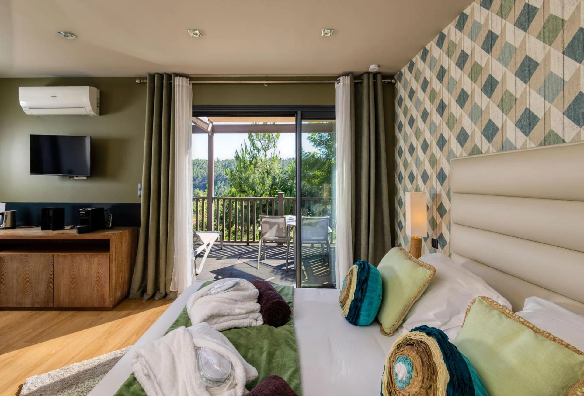 Chambre disponible pour un séminaire d'entreprise à Domaine de Chalvêches Hôtel SPA 4* - Faugères