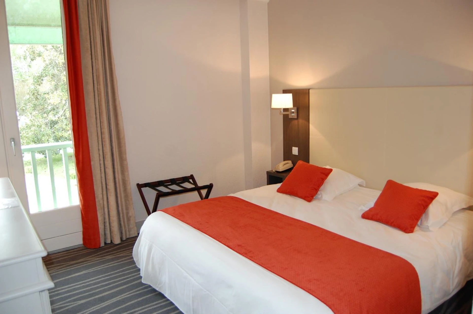 Chambre disponible pour un séminaire d'entreprise à Logis Hôtels- Hôtel et Restaurant Domaine de Fompeyre - Bazas