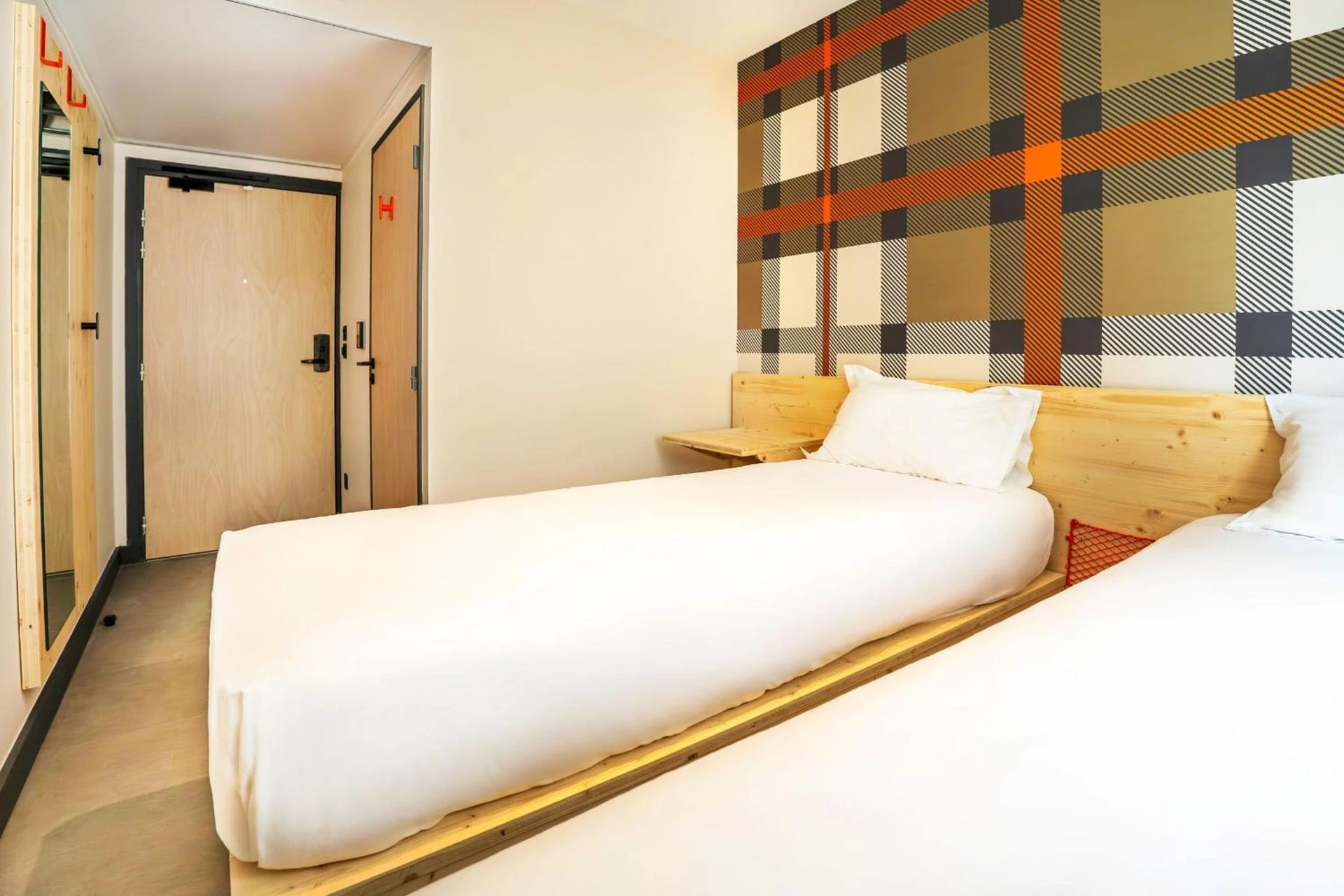 Chambre disponible pour un séminaire d'entreprise à easyHotel Marseille Euromed - Marseille