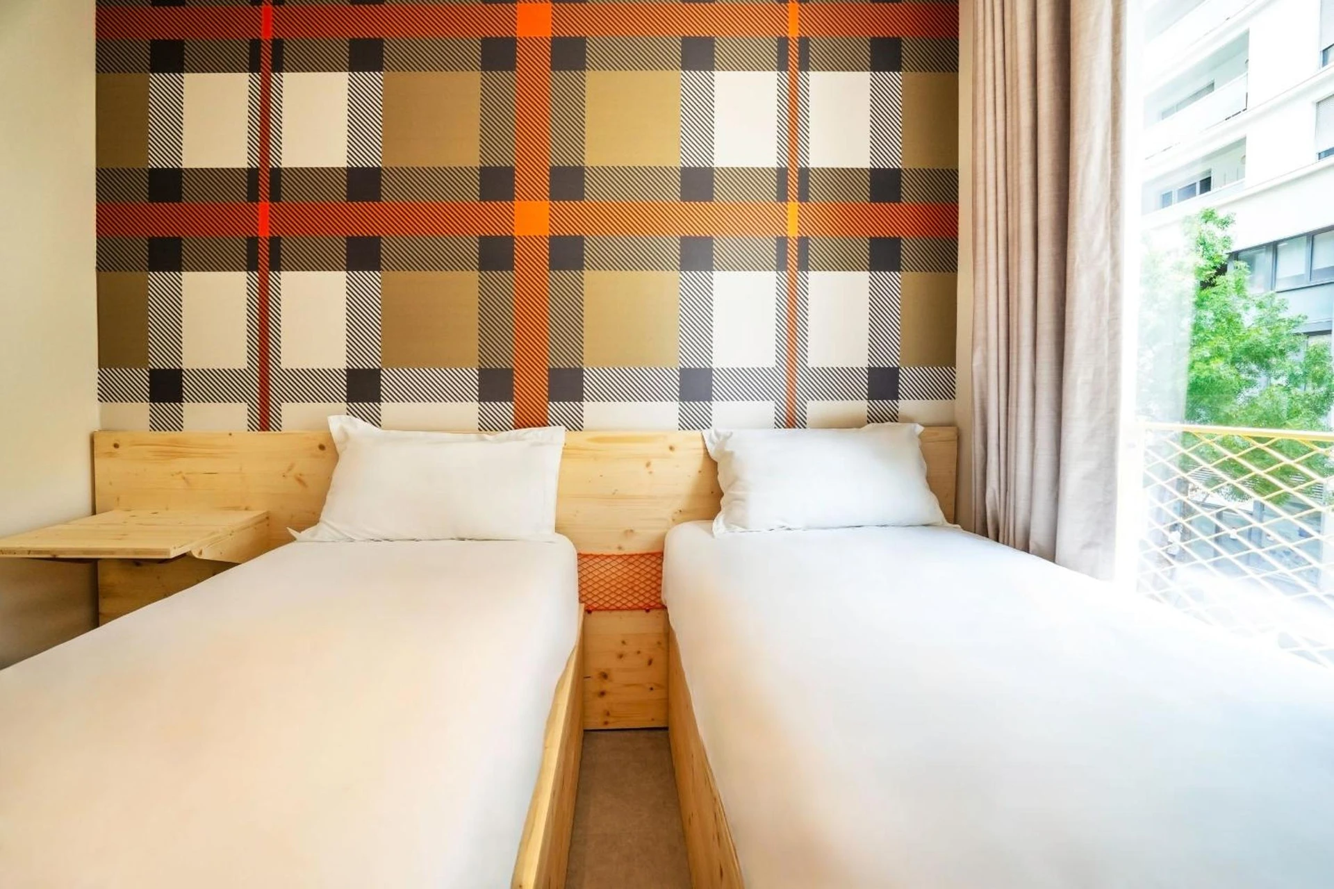 Magnifique chambre pour un séminaire d'entreprise à easyHotel Marseille Euromed - Marseille