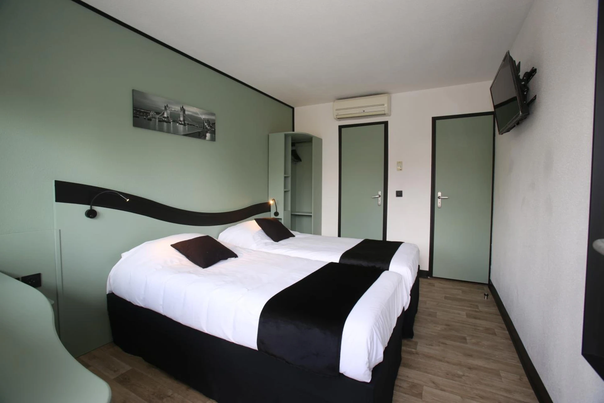 Chambre disponible pour un séminaire d'entreprise à Enzo Hotels Chartres Mainvilliers by Kyriad Direct - Chartres