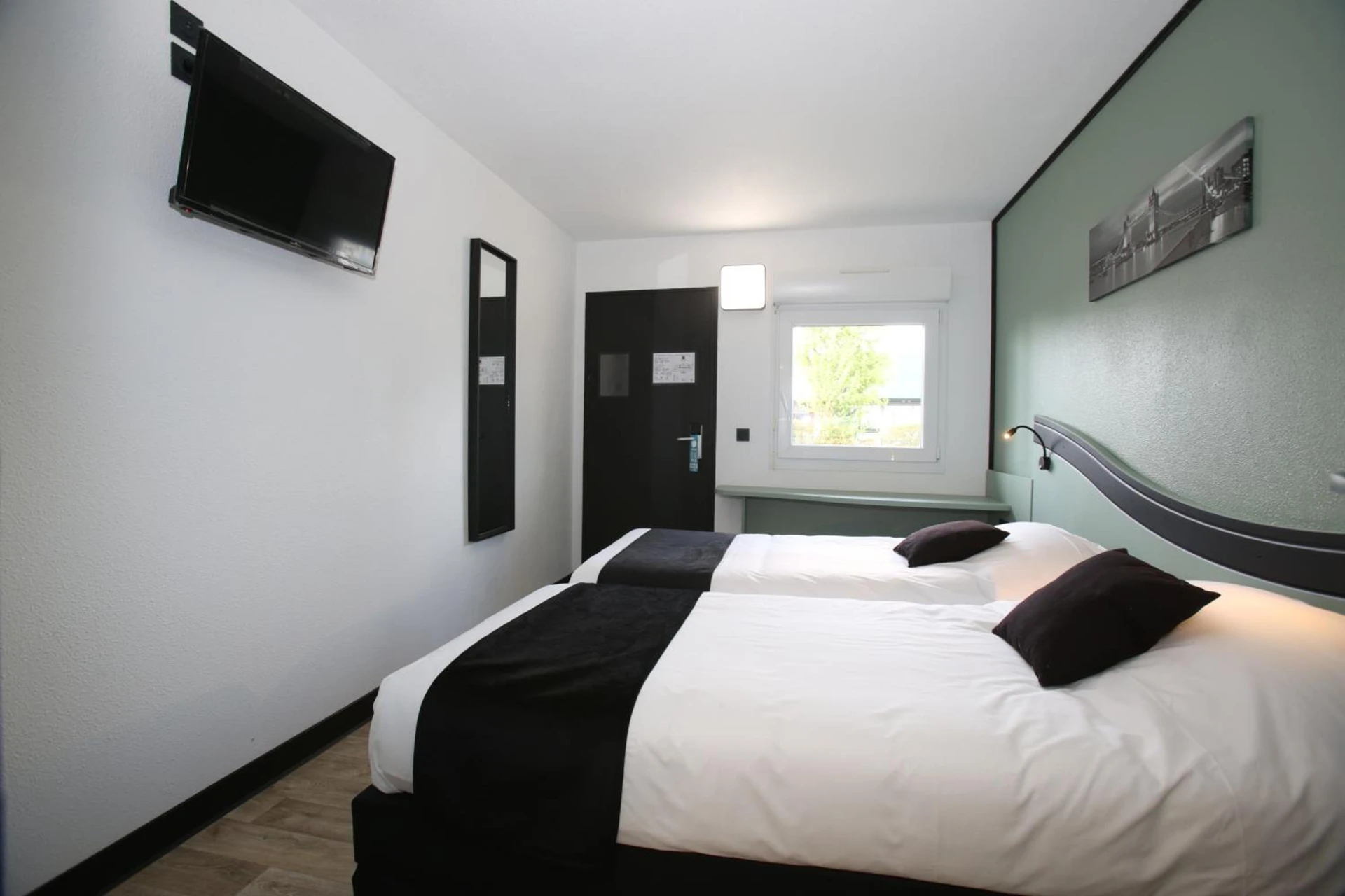 Magnifique chambre pour un séminaire d'entreprise à Enzo Hotels Chartres Mainvilliers by Kyriad Direct - Chartres