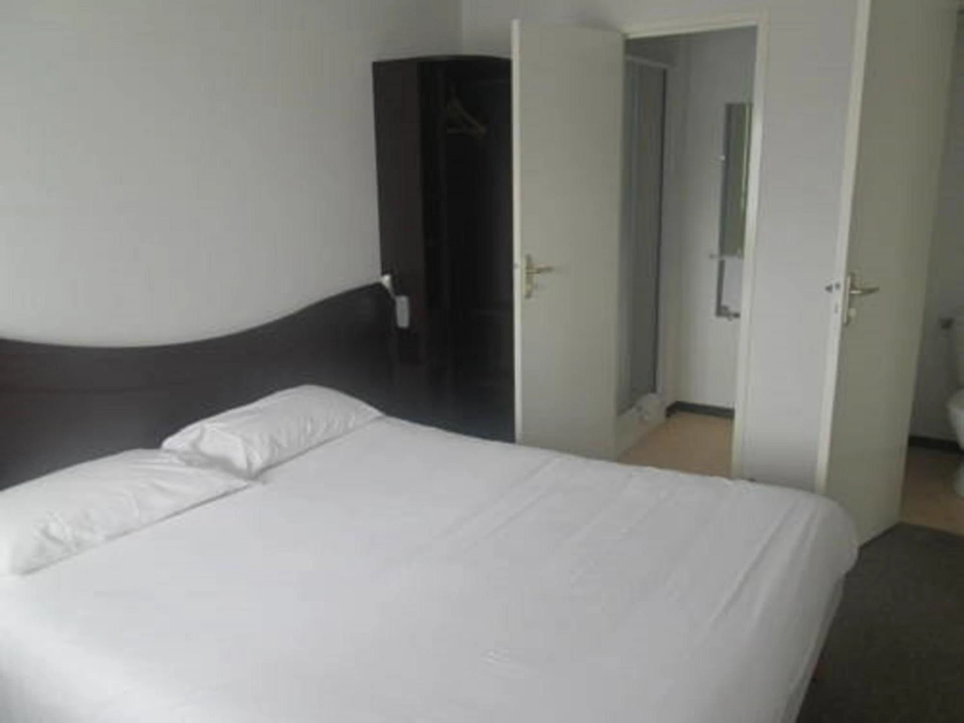 Chambre disponible pour un séminaire d'entreprise à Enzo Hotels Quimperle By Kyriad Direct - Quimperlé