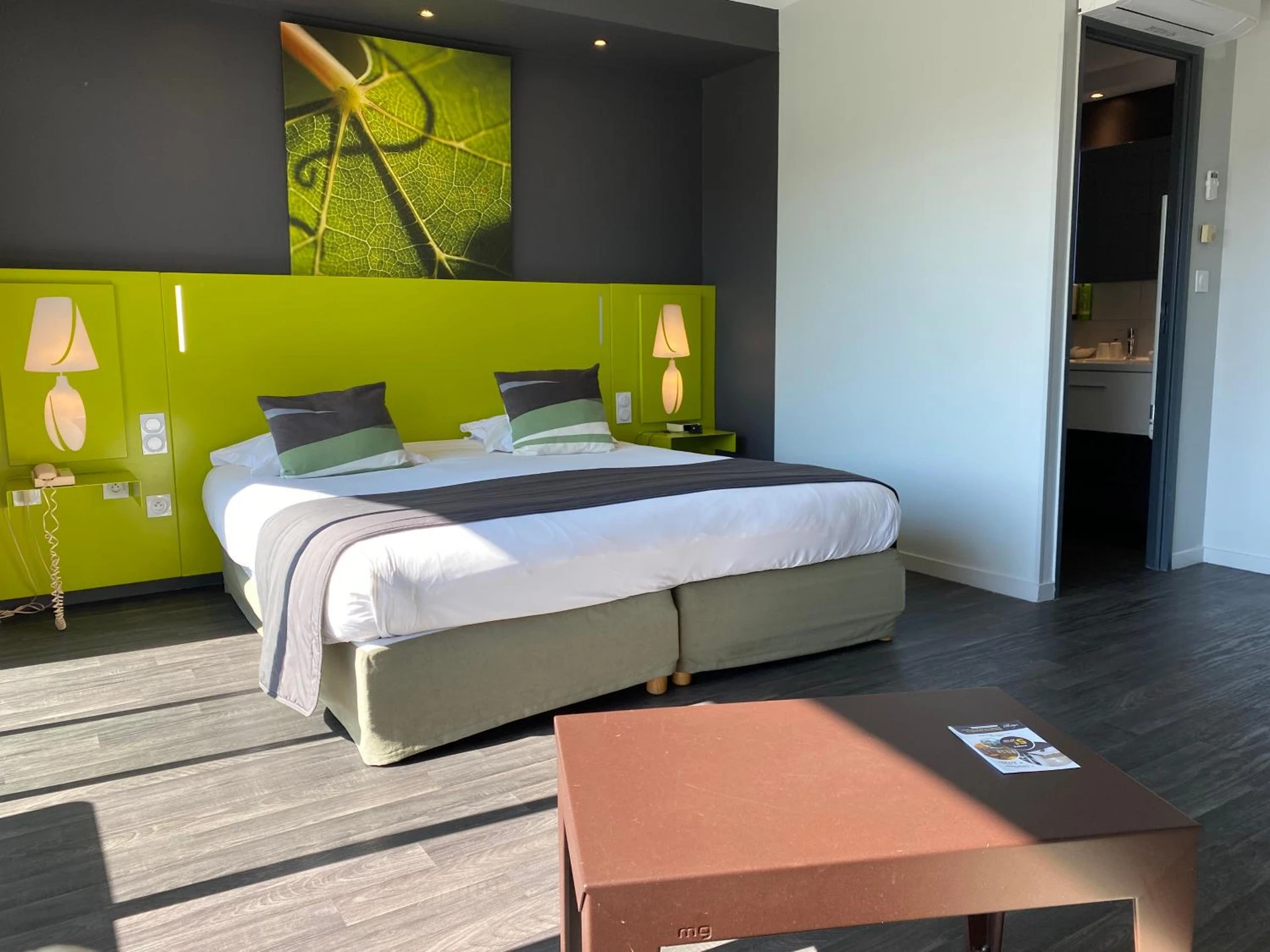 Organiser un séminaire d'entreprise : Golf Hotel Colvert - Room Service Disponible à levernois