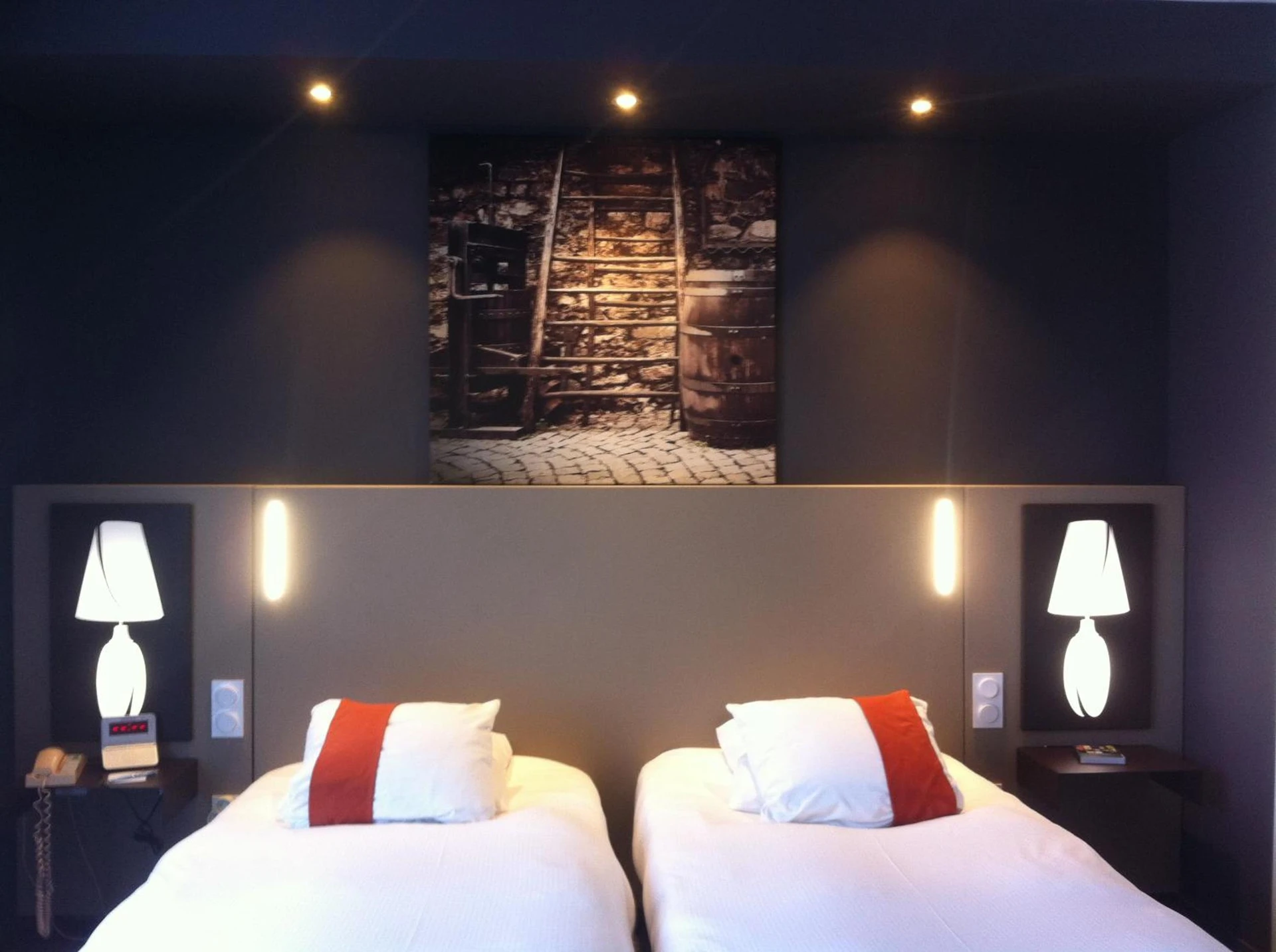 Chambre disponible pour un séminaire d'entreprise à Golf Hotel Colvert - Room Service Disponible - Levernois
