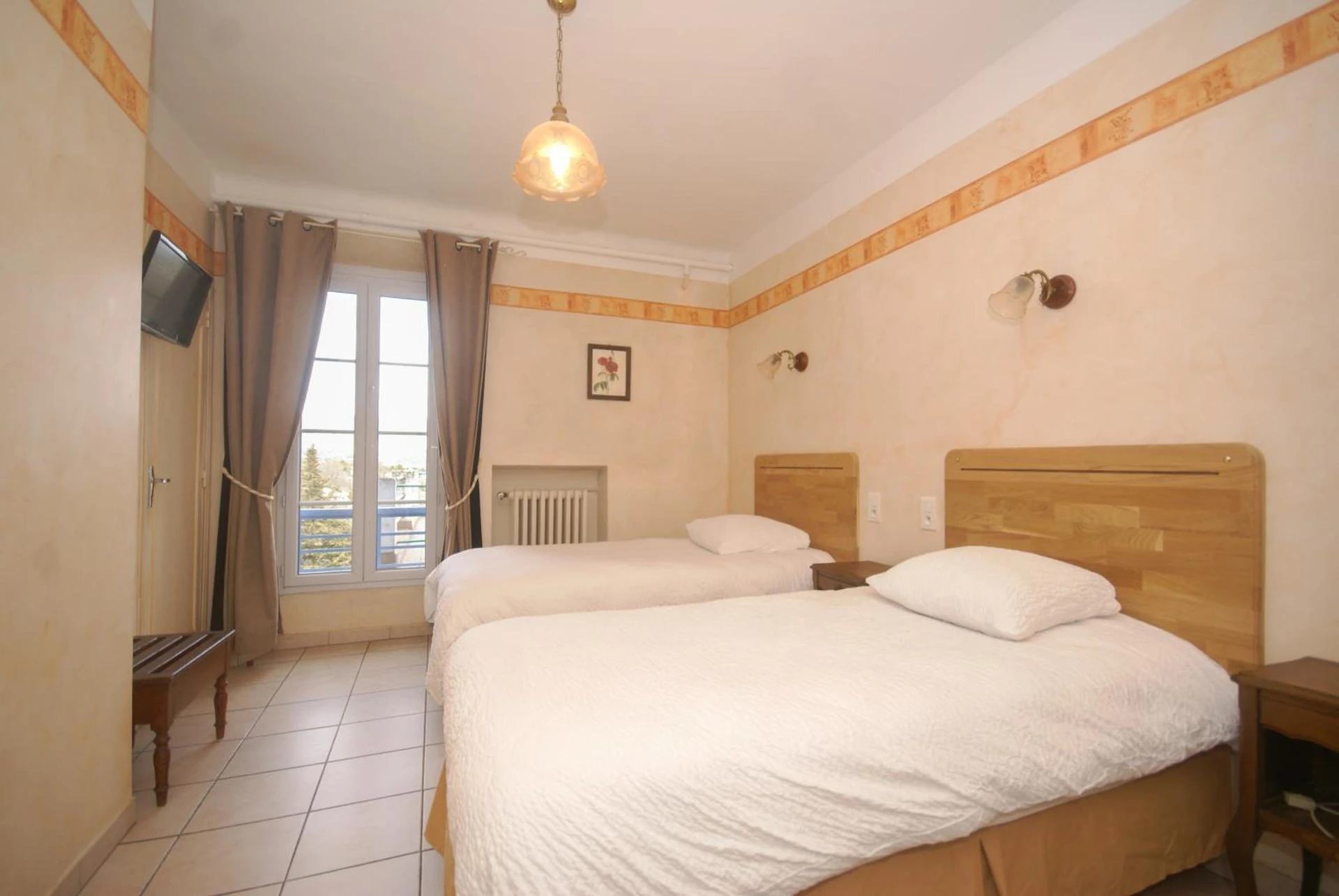 Chambre disponible pour un séminaire d'entreprise à Logis Grand Hotel Bain - Comps-sur-Artuby