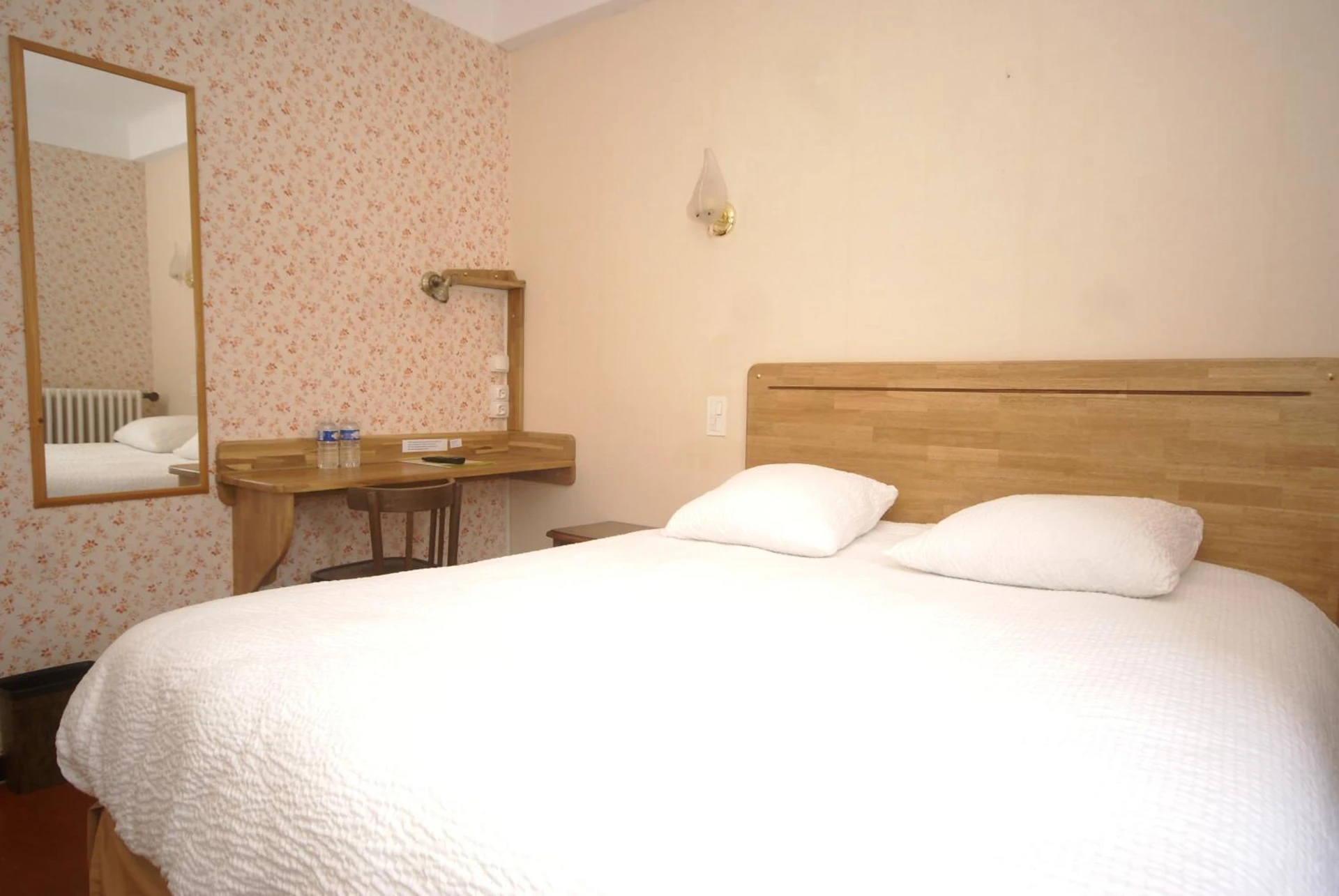 Chambre disponible pour un séminaire d'entreprise à Logis Grand Hotel Bain - Comps-sur-Artuby