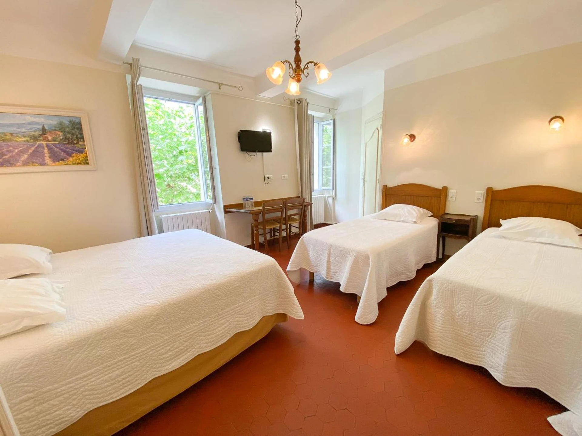 Chambre disponible pour un séminaire d'entreprise à Logis Grand Hotel Bain - Comps-sur-Artuby