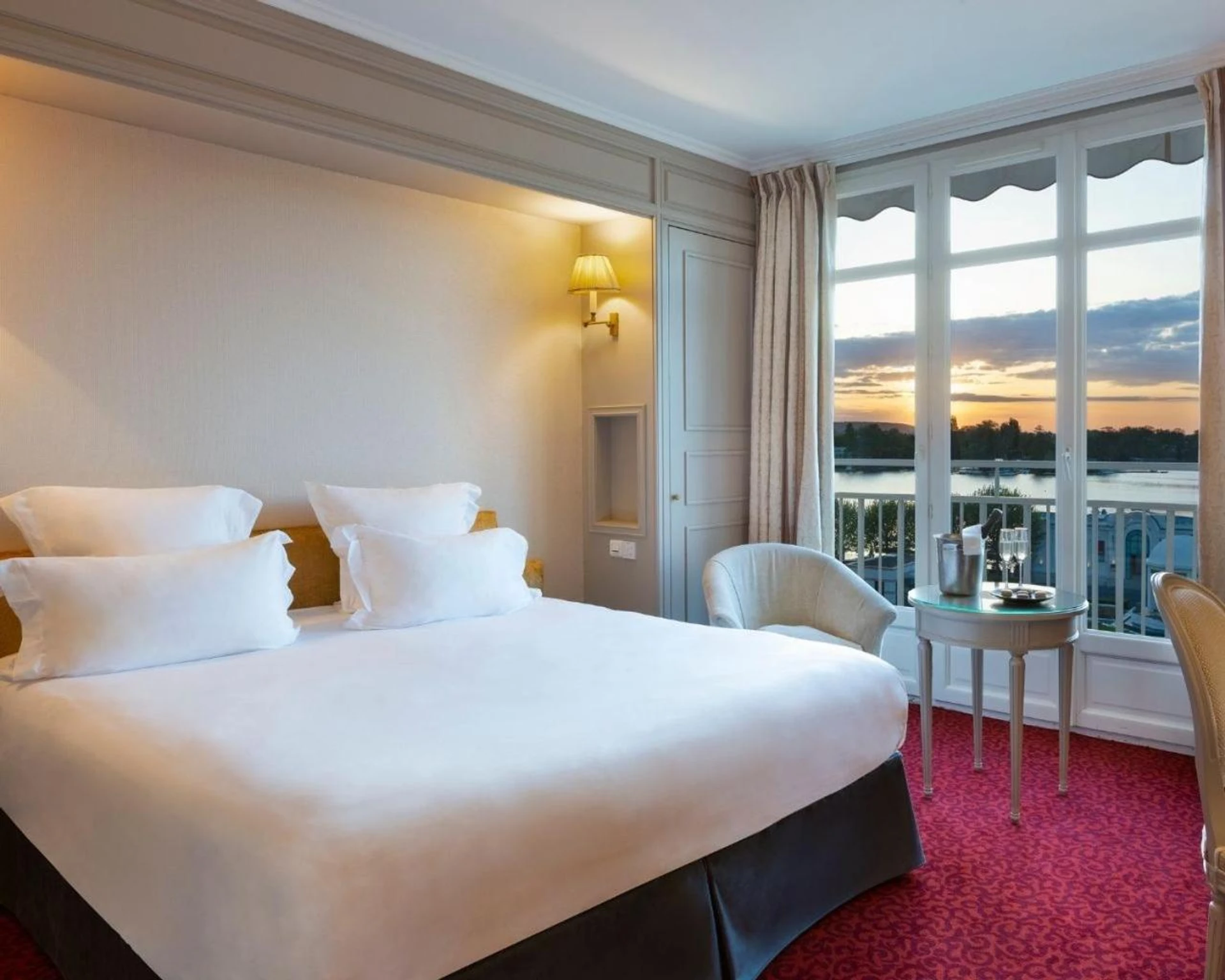 Magnifique chambre pour un séminaire d'entreprise à Hôtel Barrière le Grand Hôtel Enghien-les-Bains - Enghien-les-Bains
