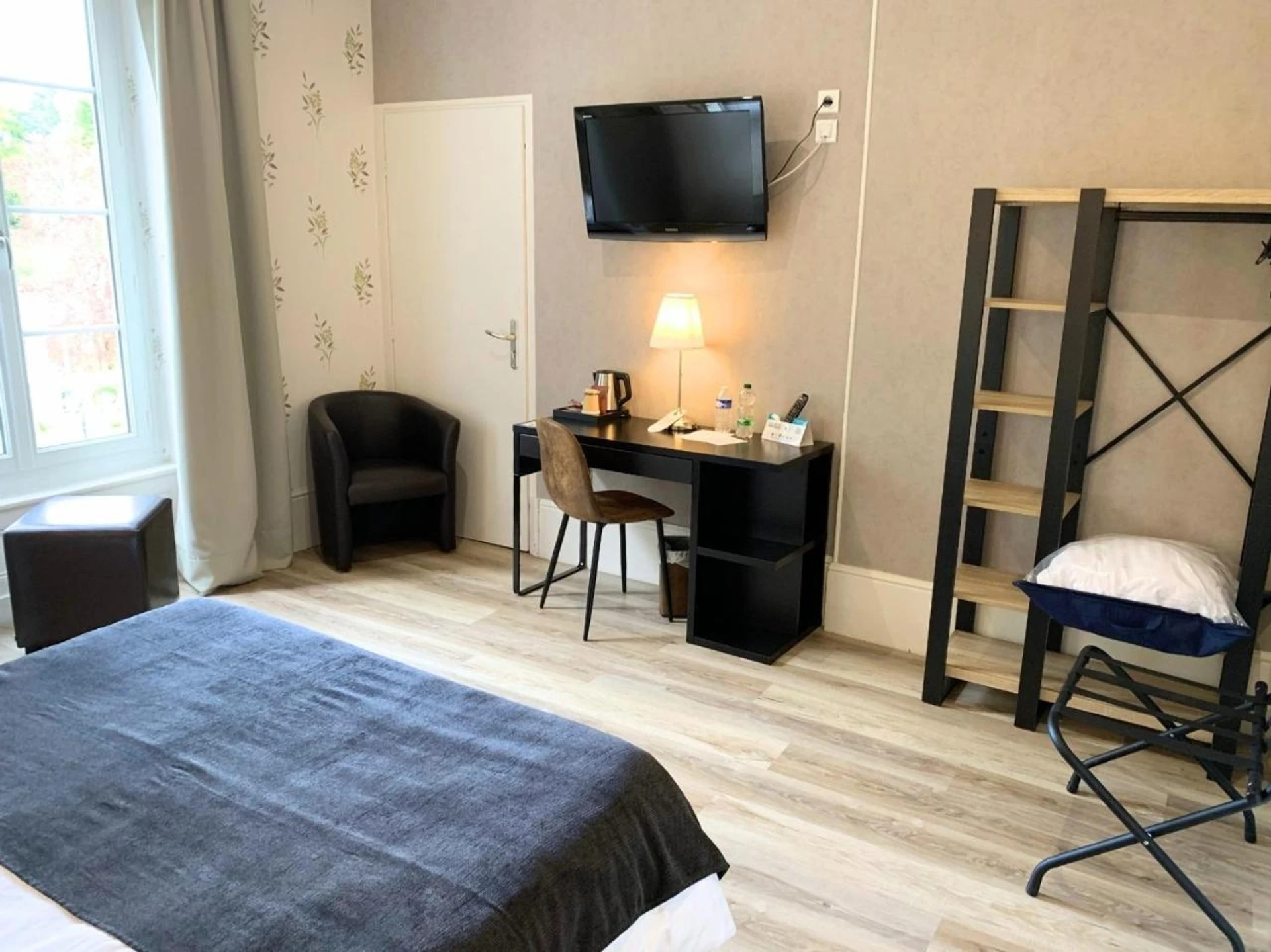 Chambre disponible pour un séminaire d'entreprise à Grand Hôtel de Bourbon-Lancy - Spa et Restaurant - Logis - Bourbon-Lancy